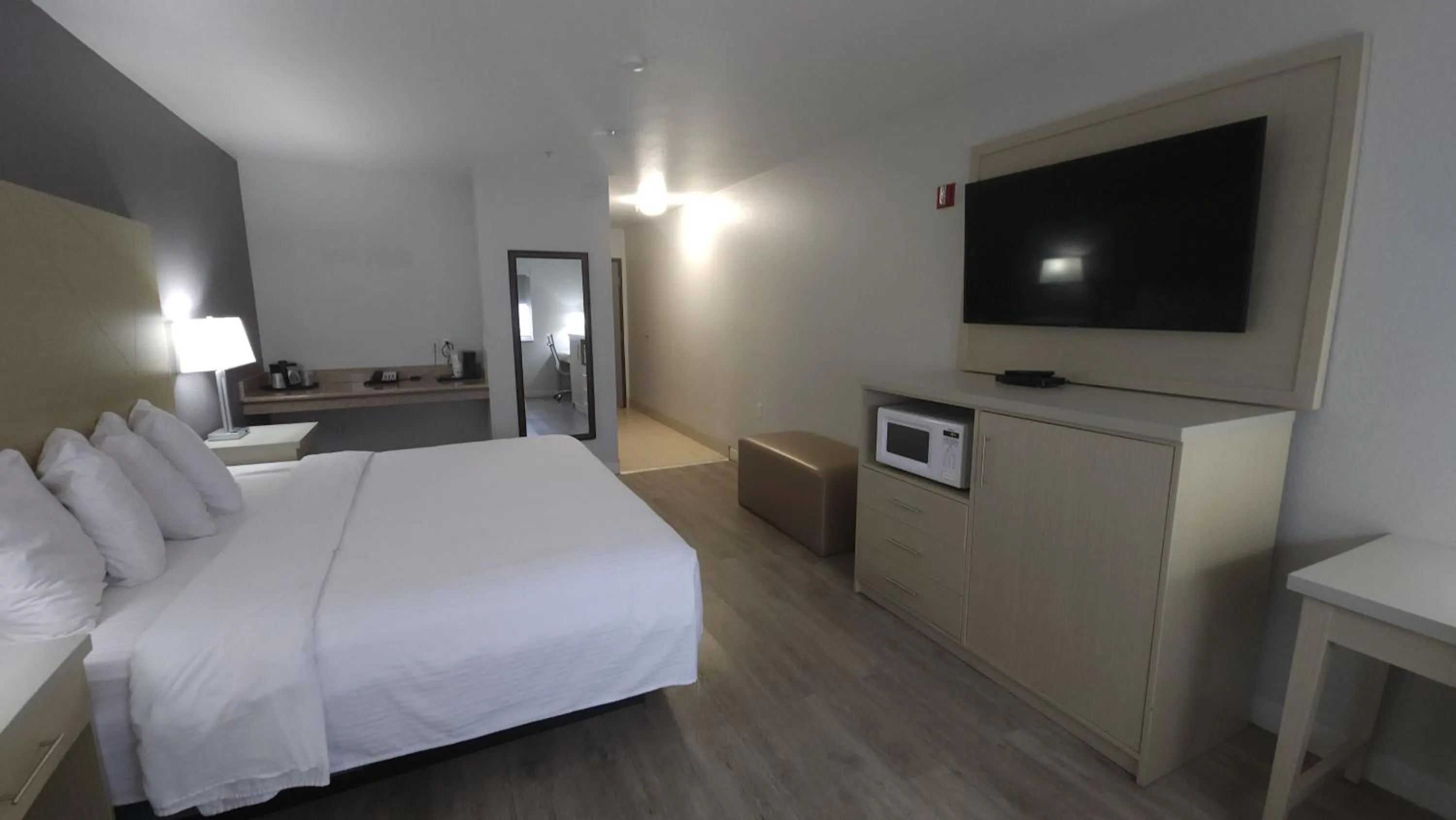 King Room with Roll-In Shower - Mobility Accessible in West Valley Inn