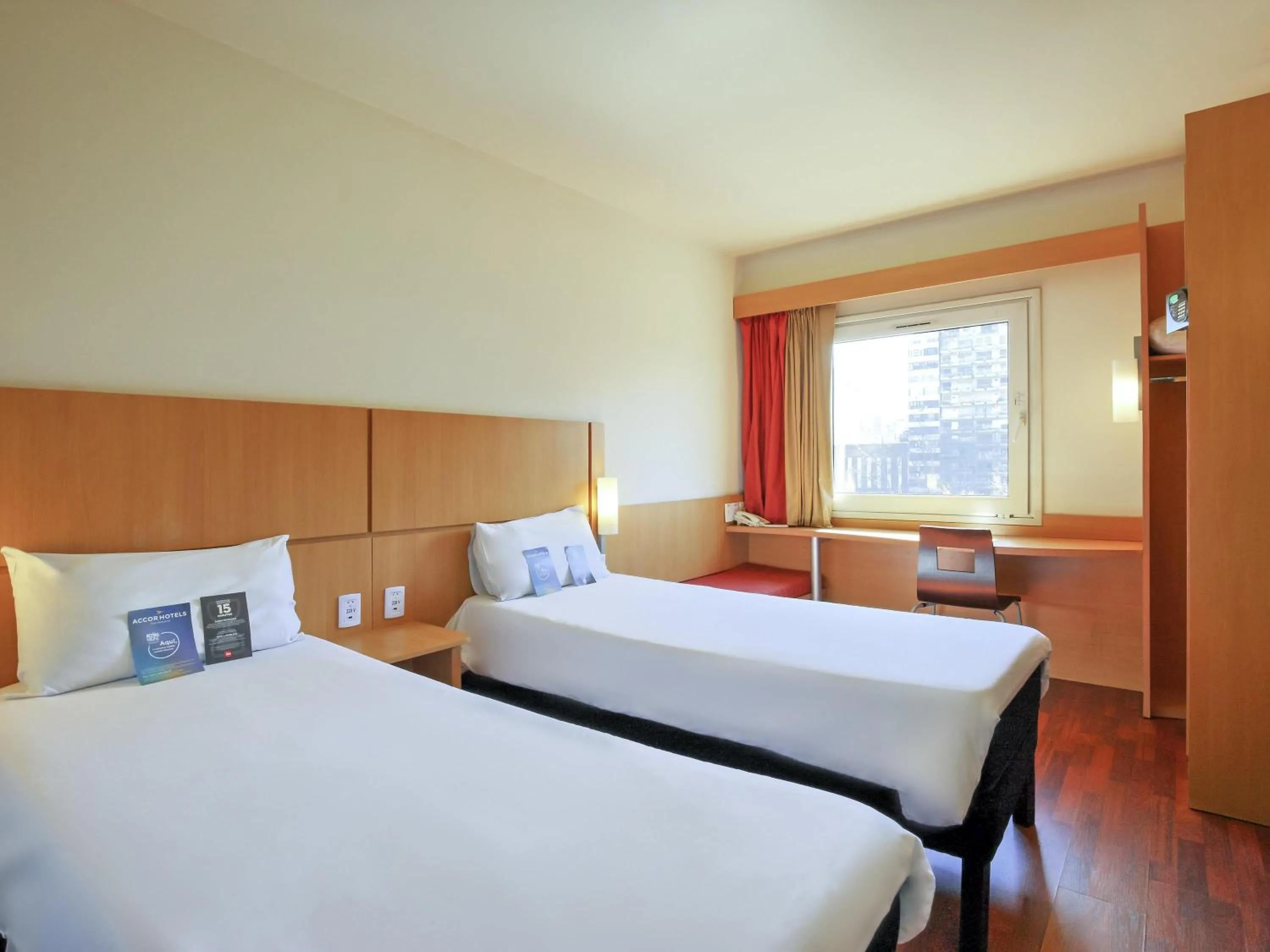 Standard Twin Room in ibis Buenos Aires Congreso