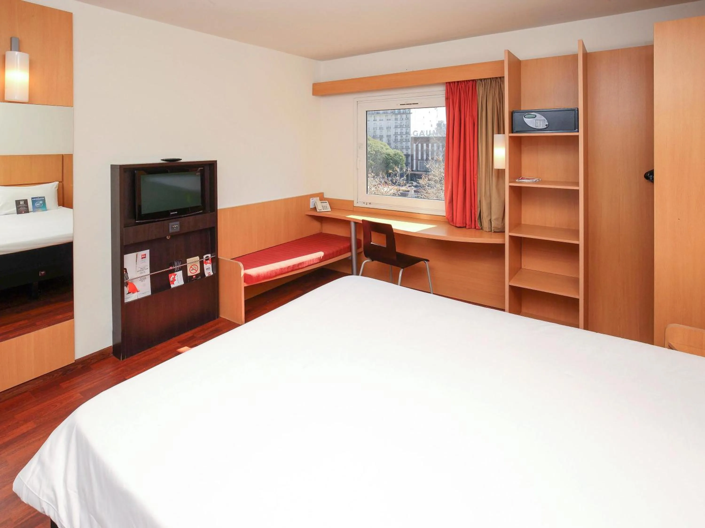 Standard Double Room with View of Congress Square  in ibis Buenos Aires Congreso