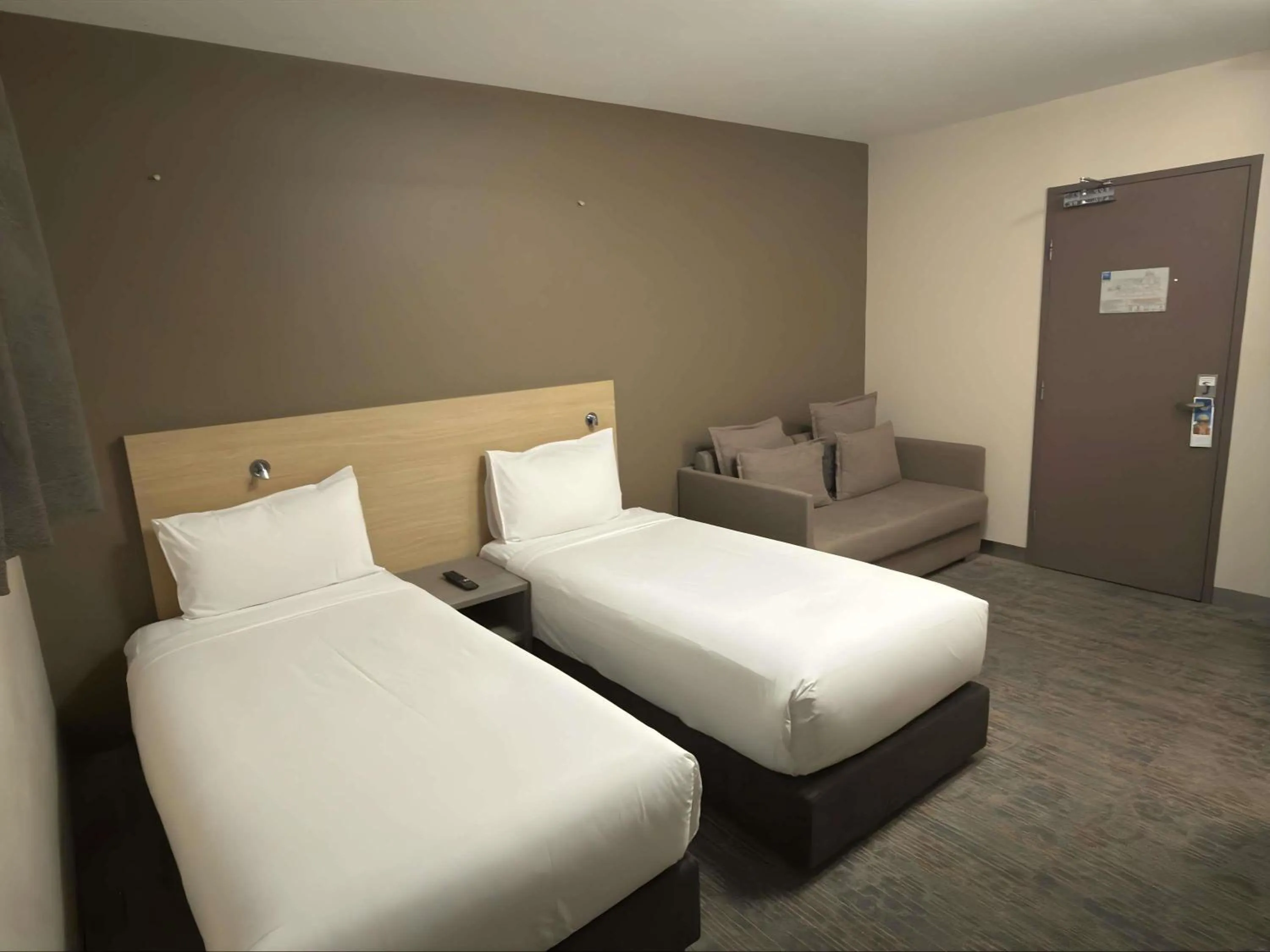 Standard Twin Room in ibis Budget - Melbourne CBD