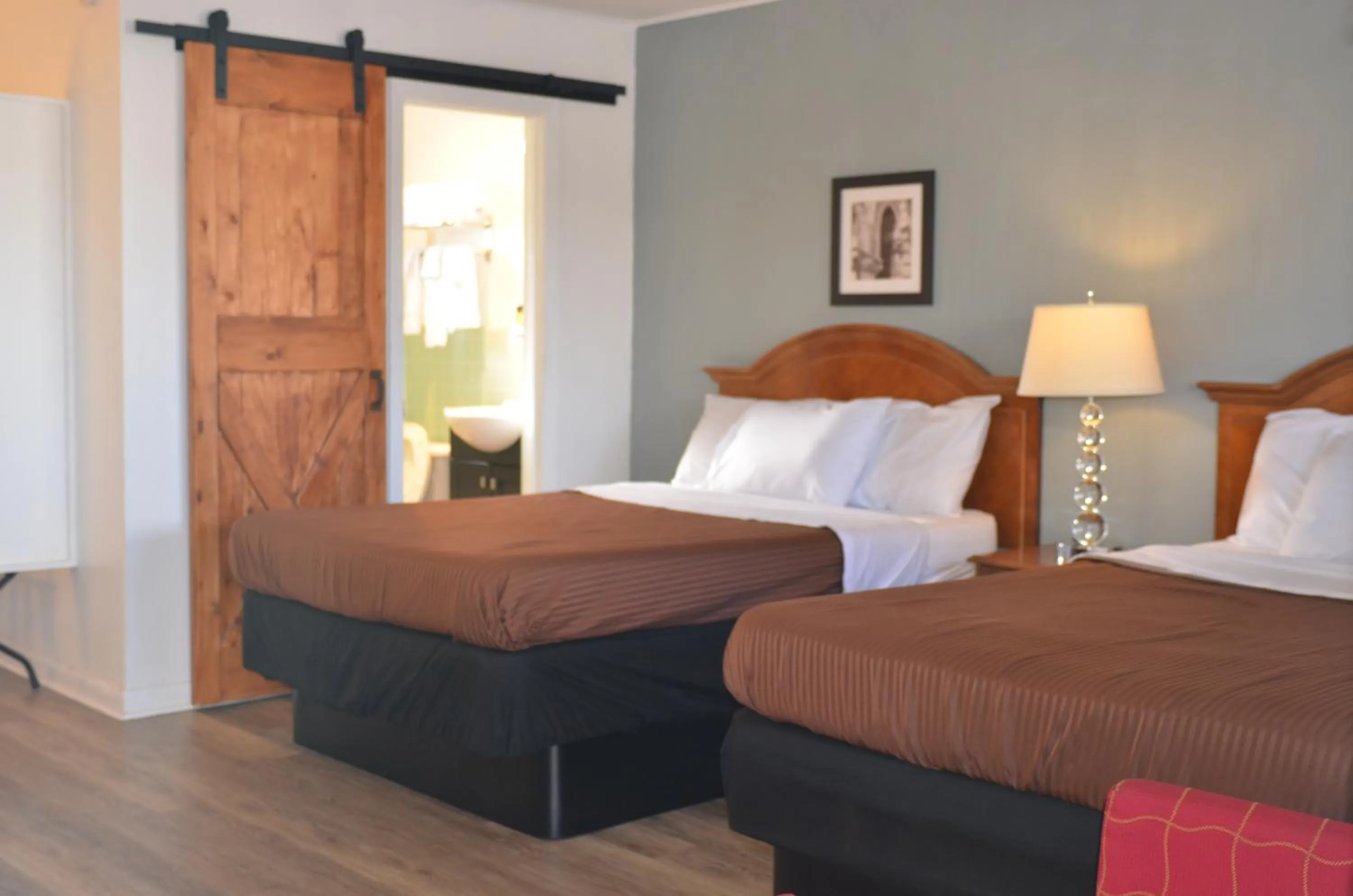 Deluxe Quadruple Room in The Oak Motel