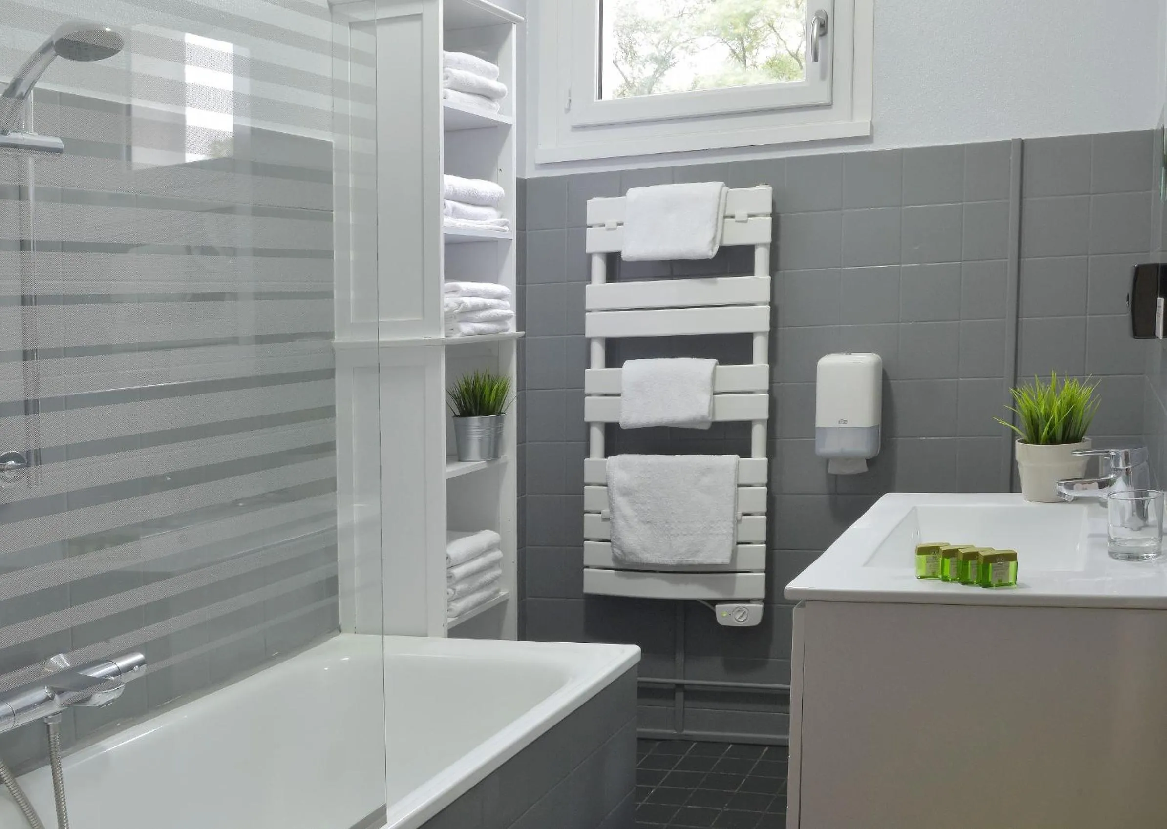 Superior Family Room in Logis Hotel Le Prieure