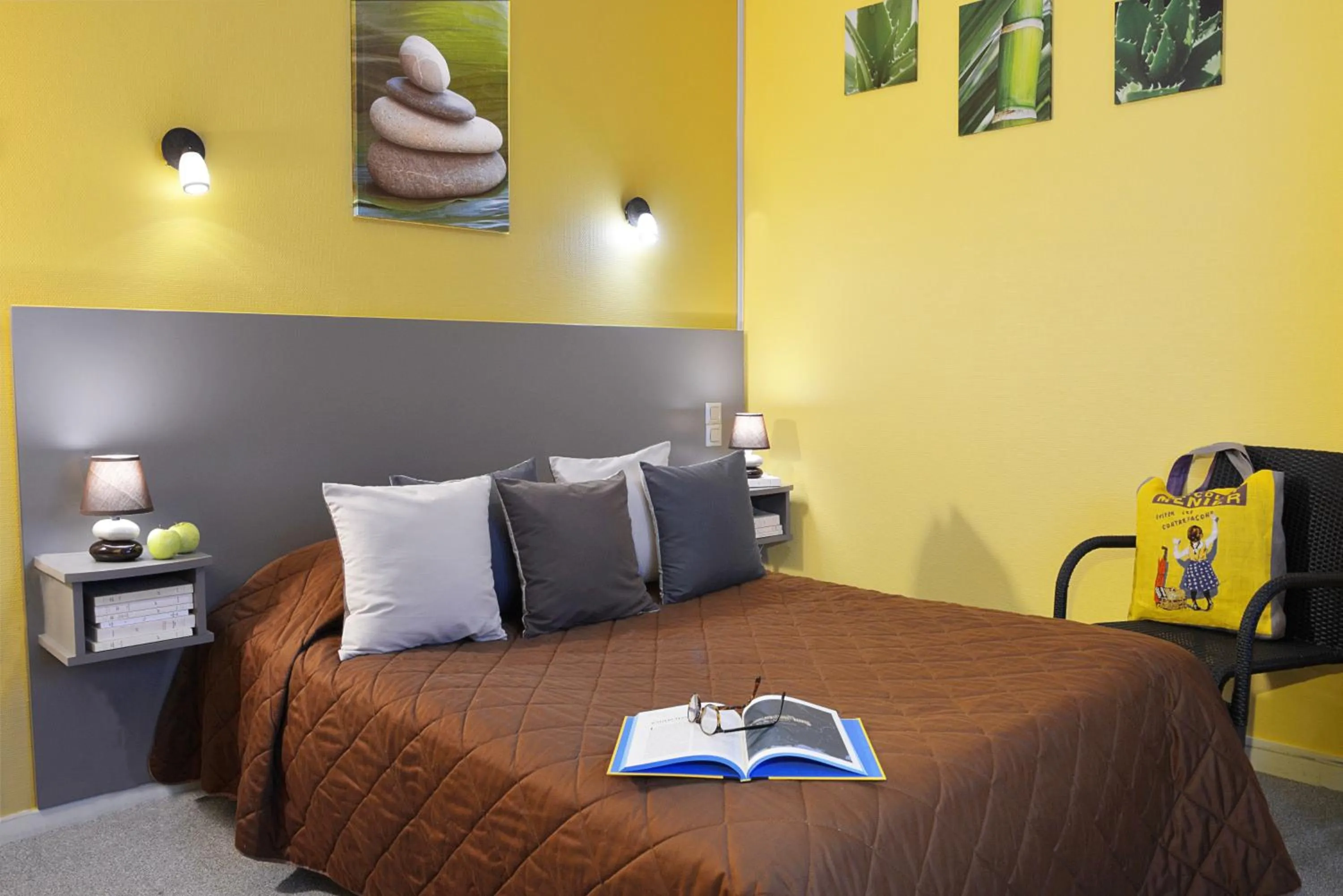 Comfort Double Room in Logis Hotel Le Prieure