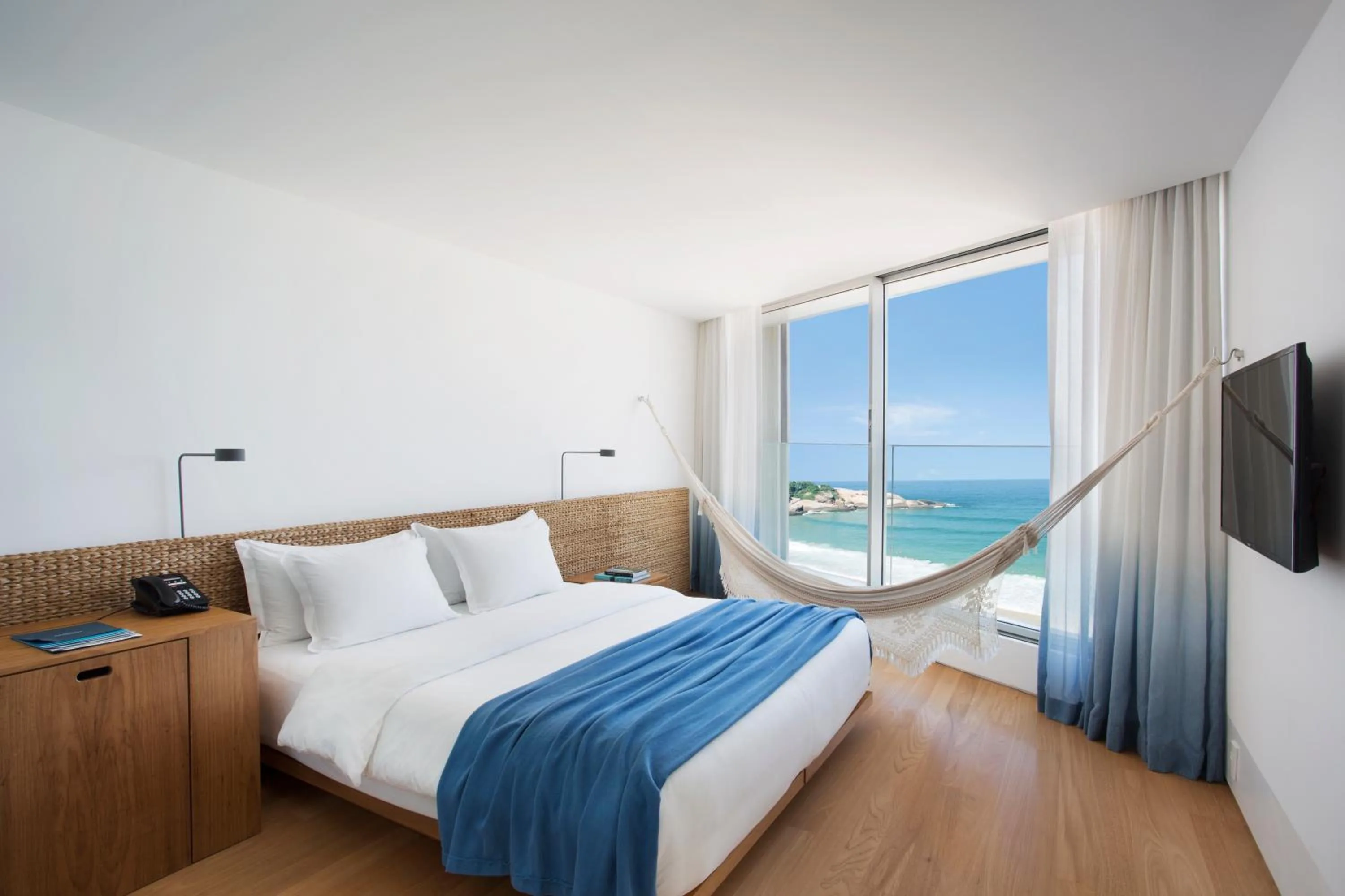 Large room with sea view in Hotel Arpoador
