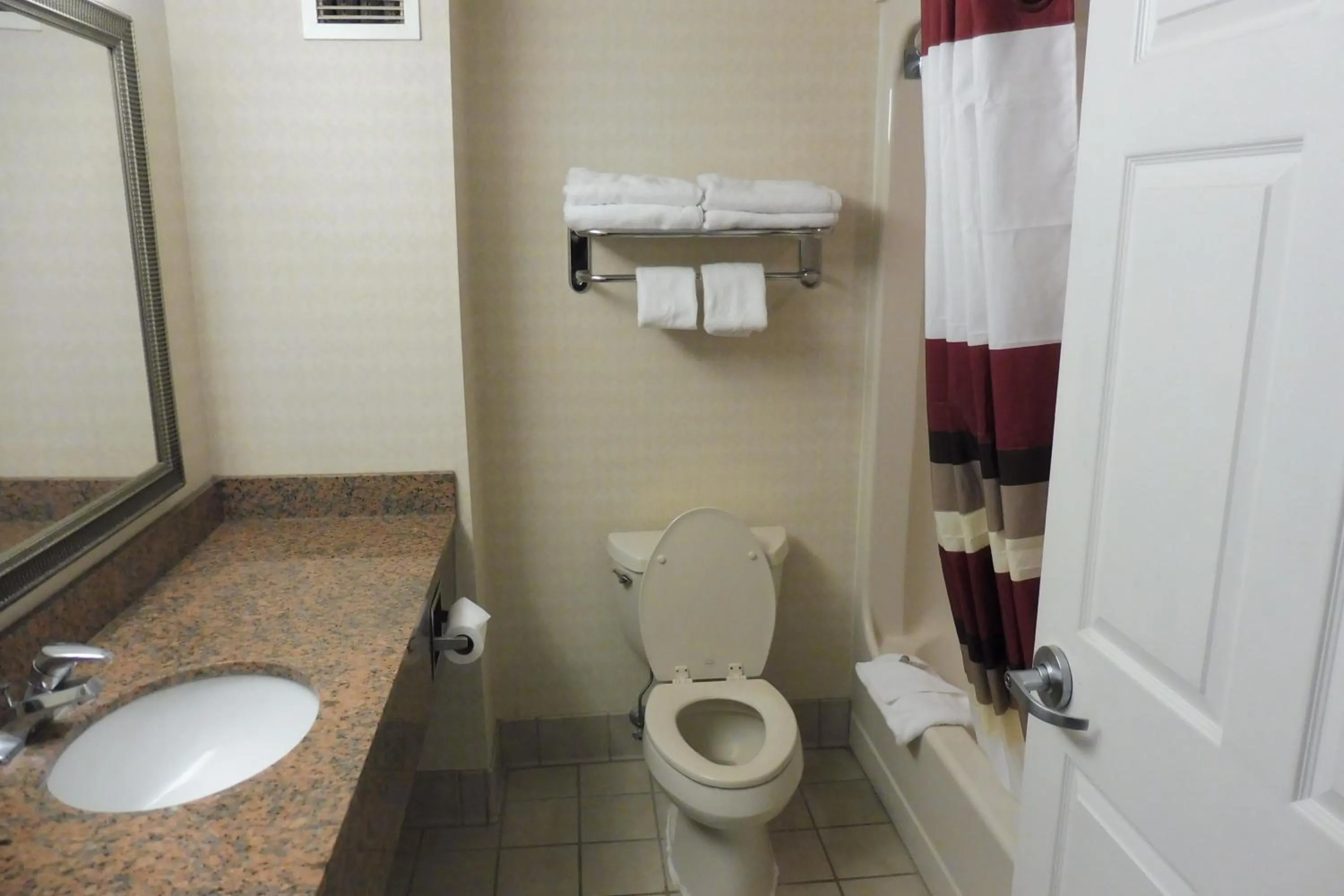 Superior King Room Non-Smoking in Red Roof Inn & Suites Galloway