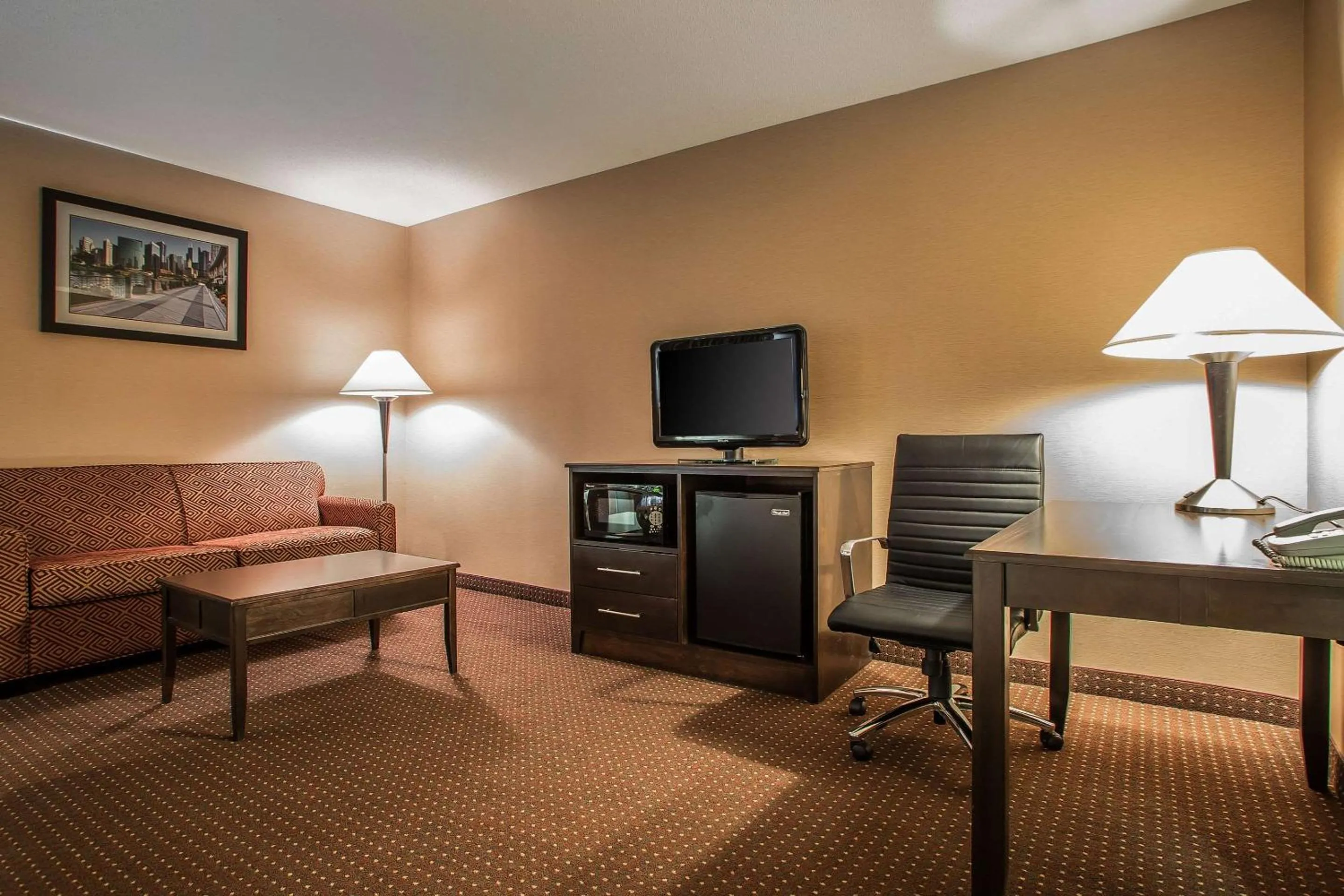 King Suite - Non-Smoking in Quality Inn Elgin I-90
