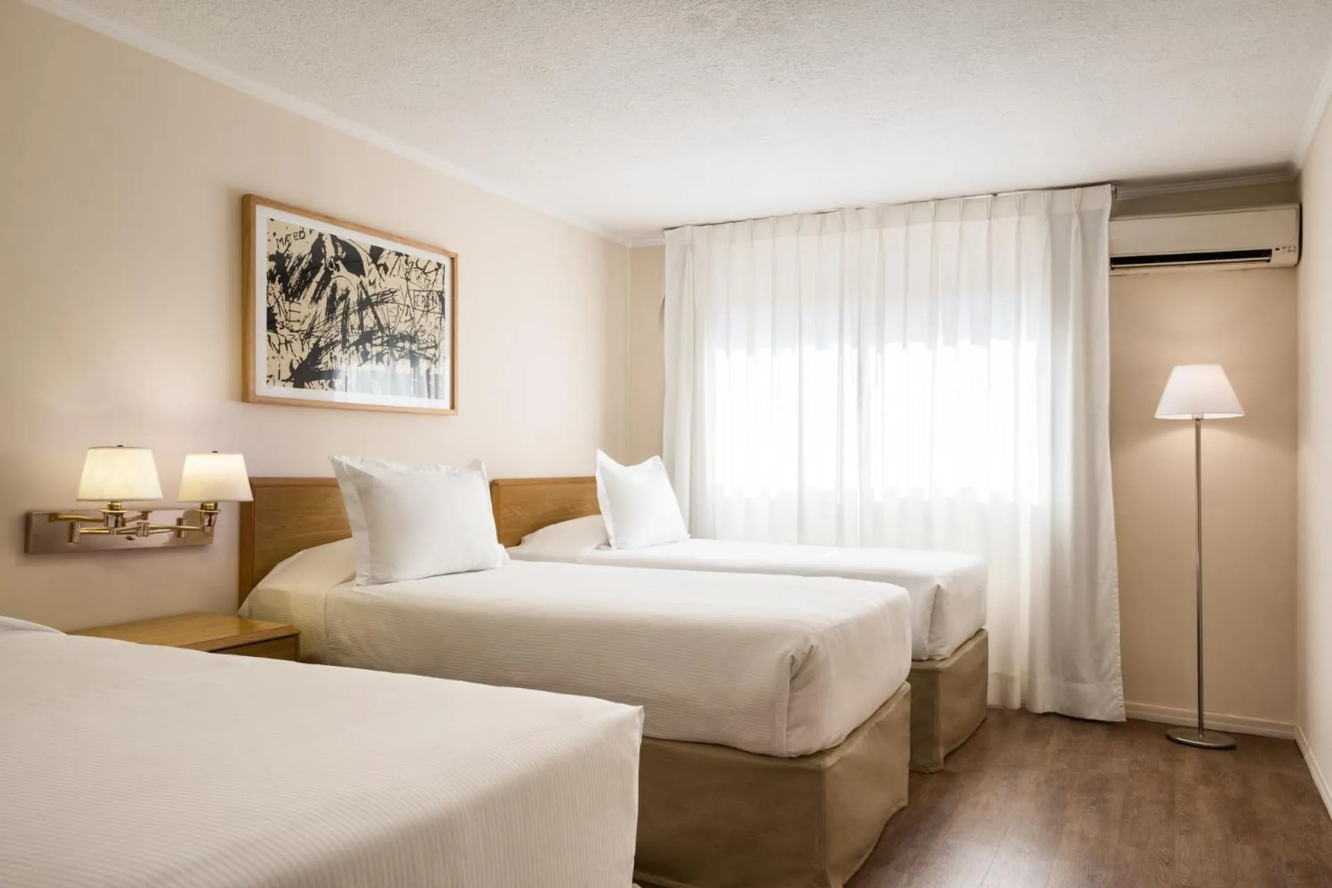 Standard Triple Room in Days Inn by Wyndham Montevideo