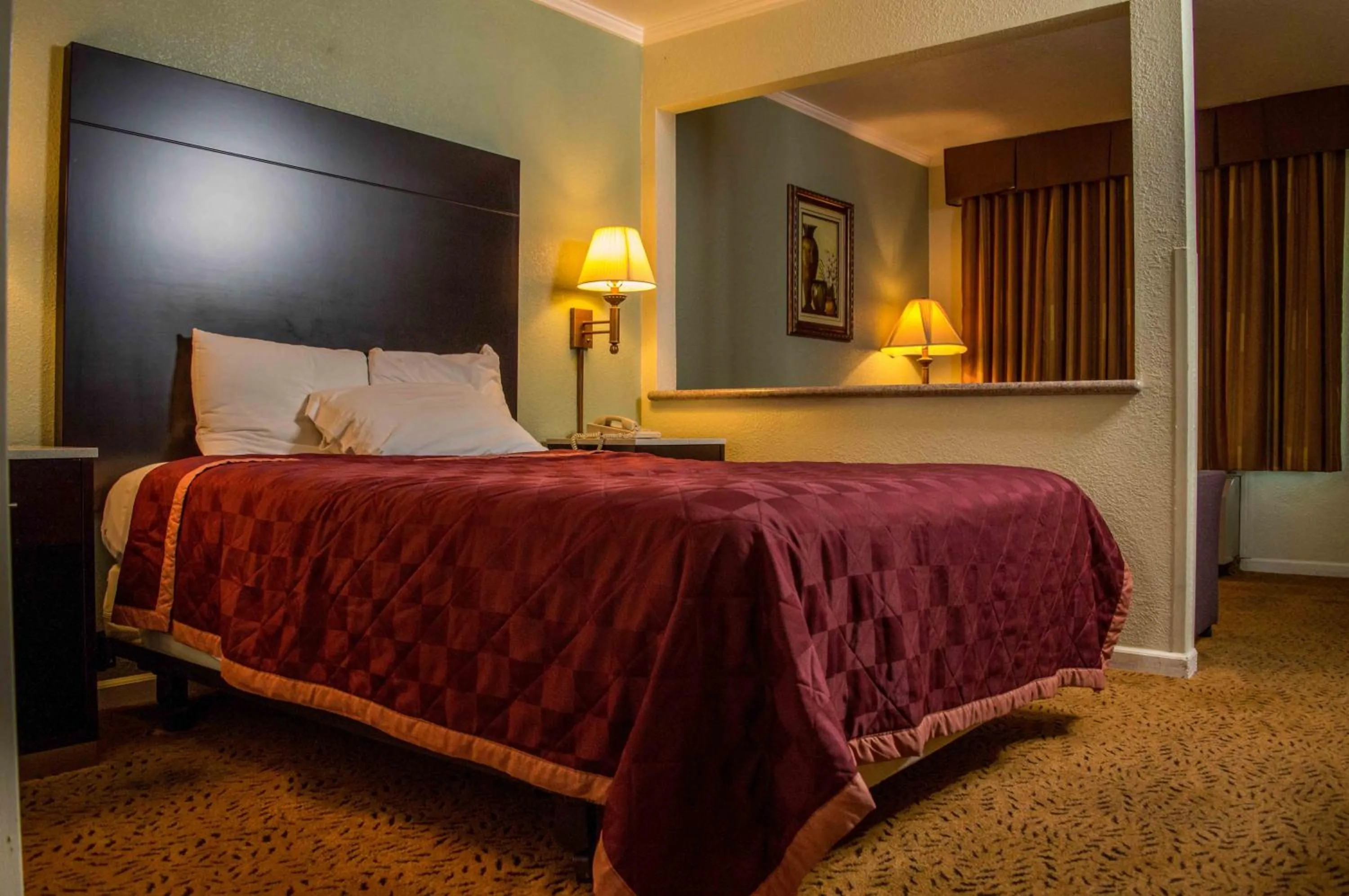 Queen Suite - Non-Smoking in Executive Inn & Suites Sacramento