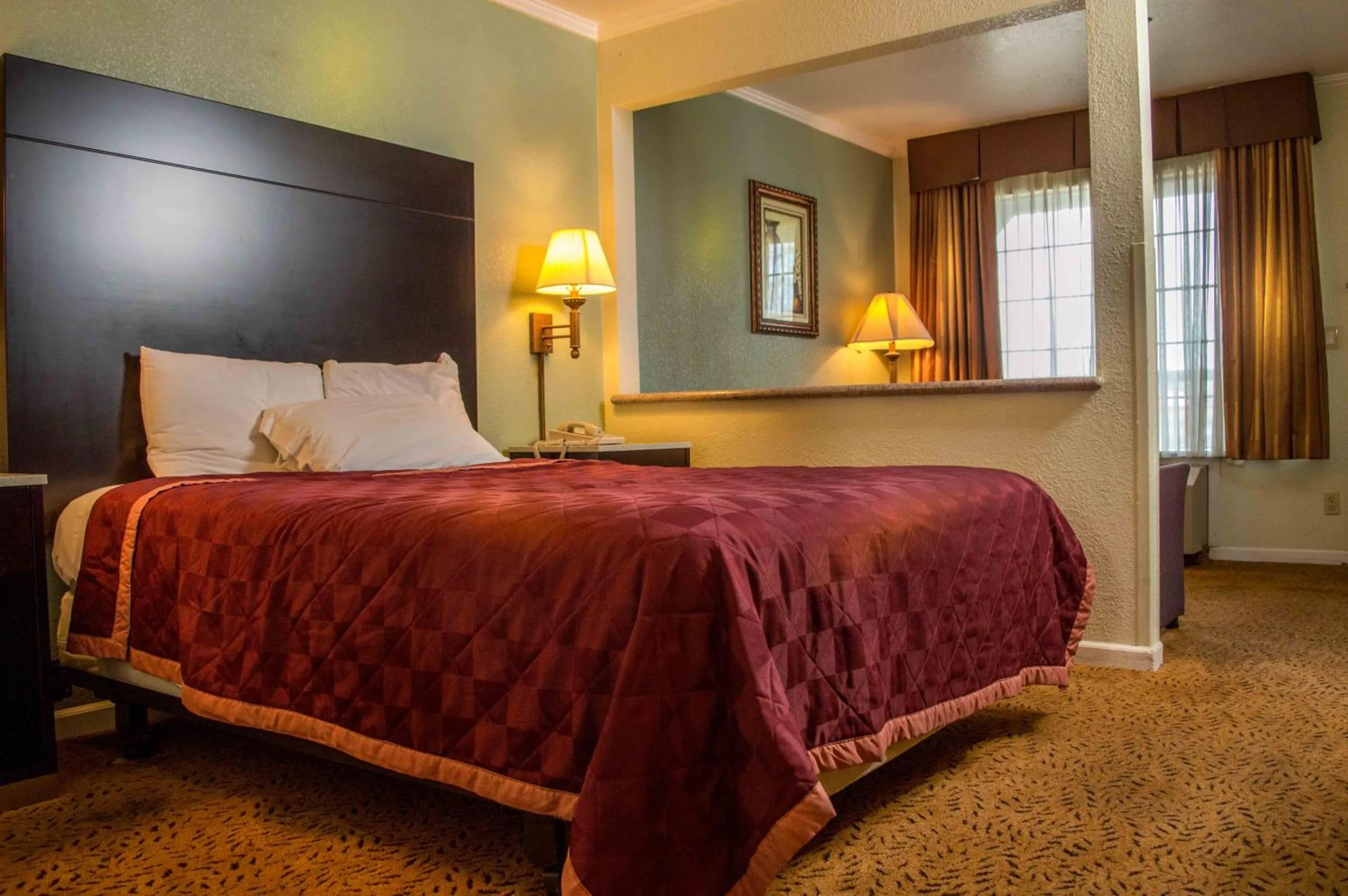 King Suite in Executive Inn & Suites Sacramento