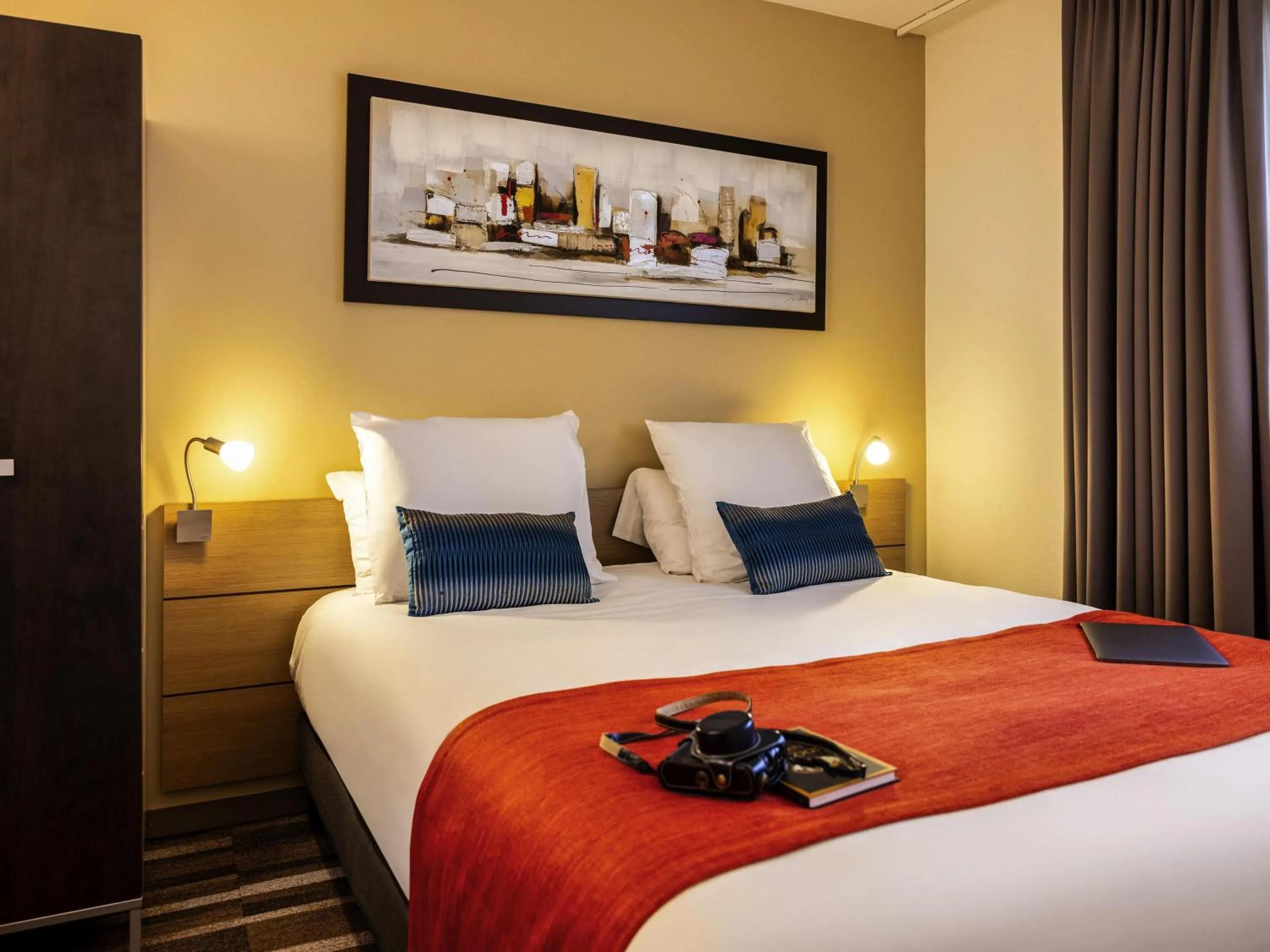 Family Room with Double Bed and Sofa  in Mercure Agen Centre