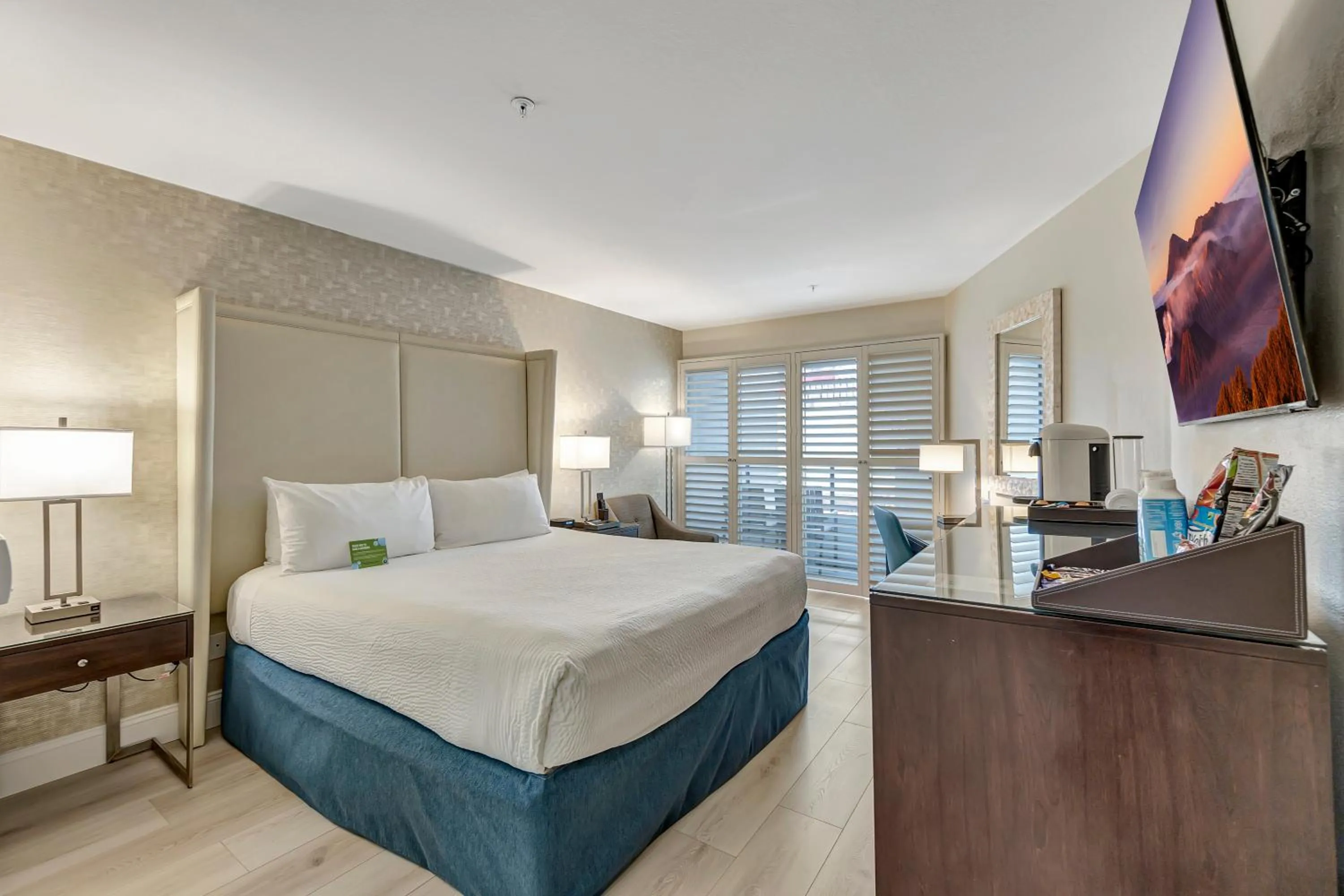 Standard King with Balcony in Ocean View Hotel