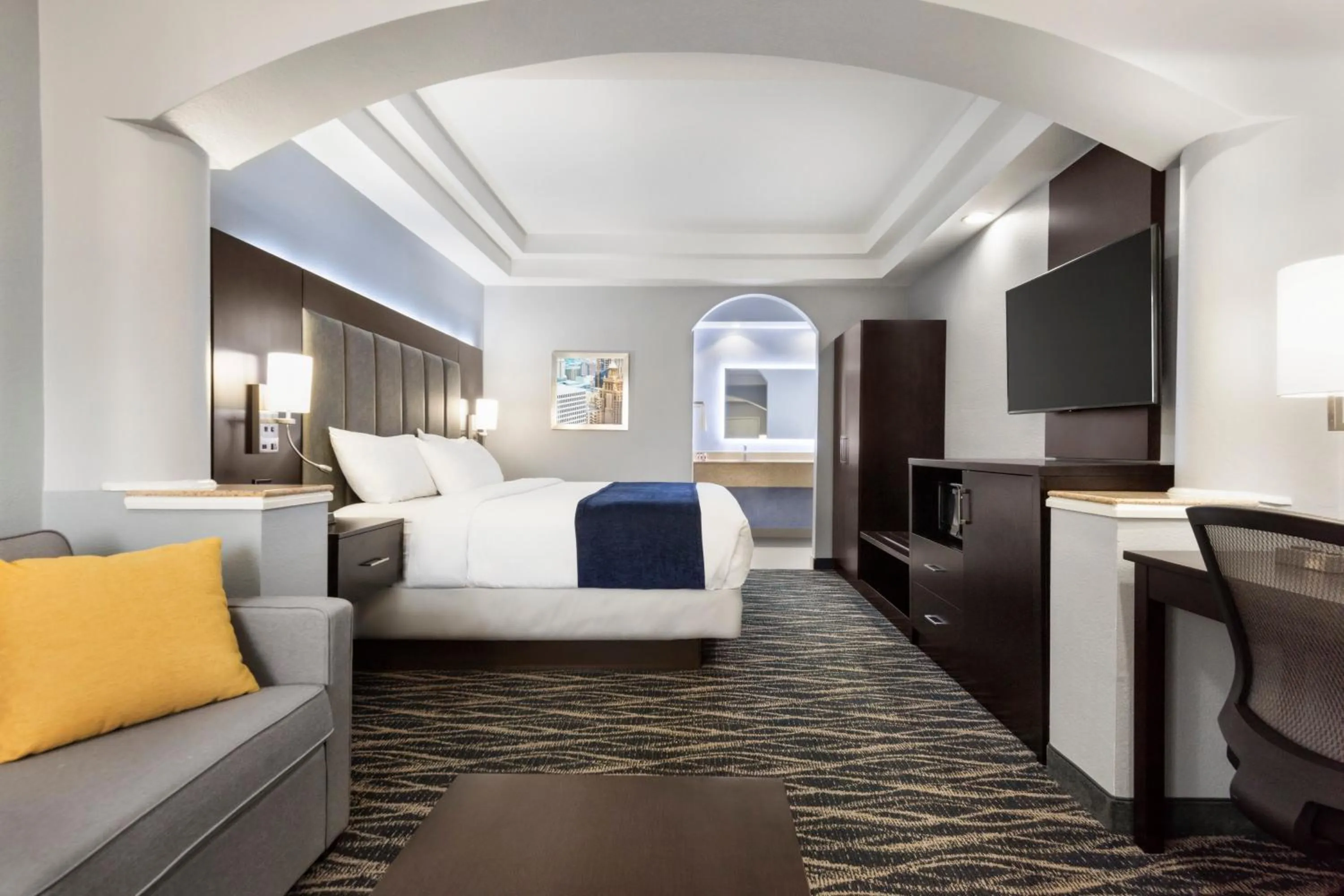 1 King Bed Suite - Non-Smoking in Days Inn & Suites by Wyndham Houston Hobby Airport