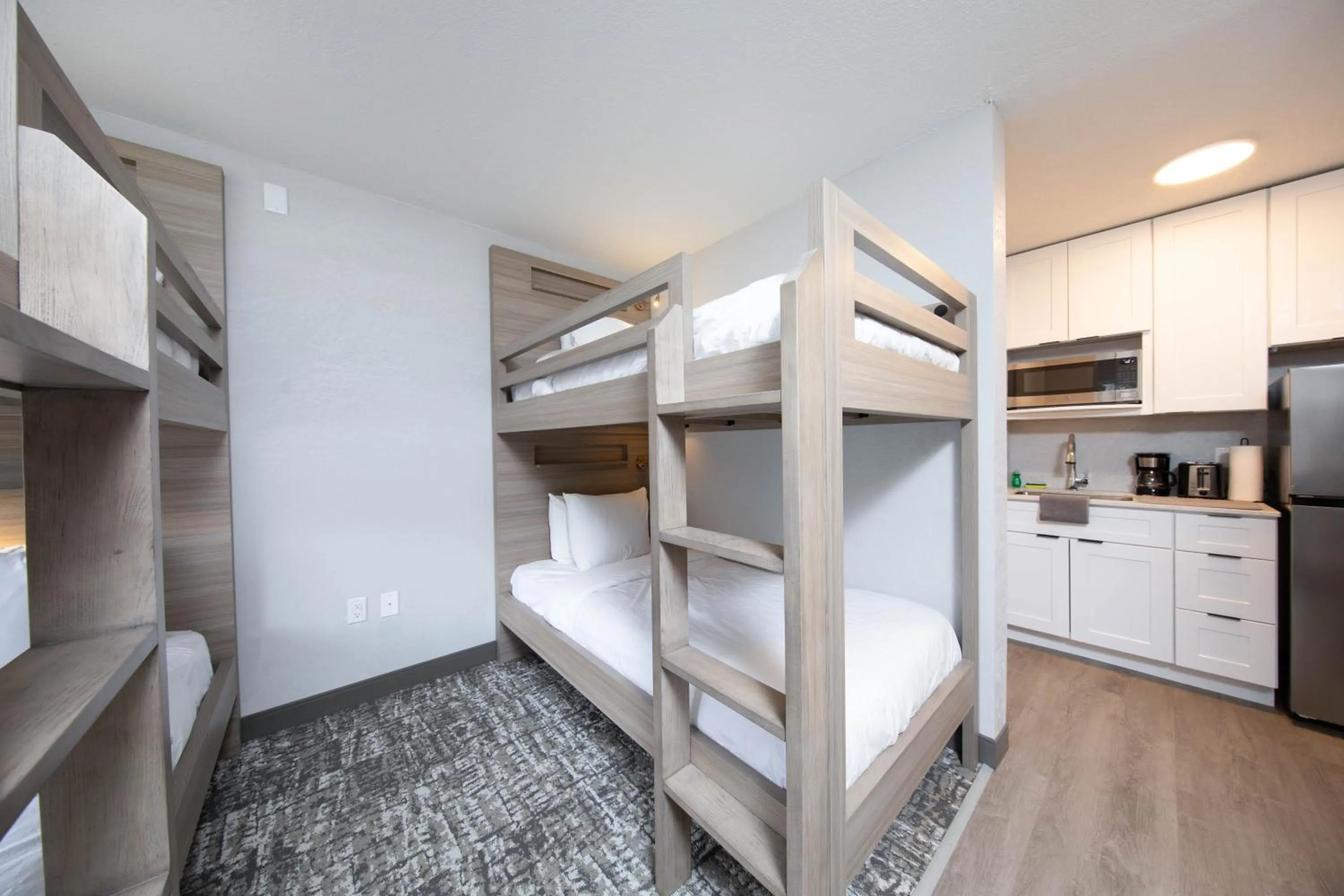 Junior Suite 2 Twin Bunk Beds, Non-Smoking in The Jackson SouthTown