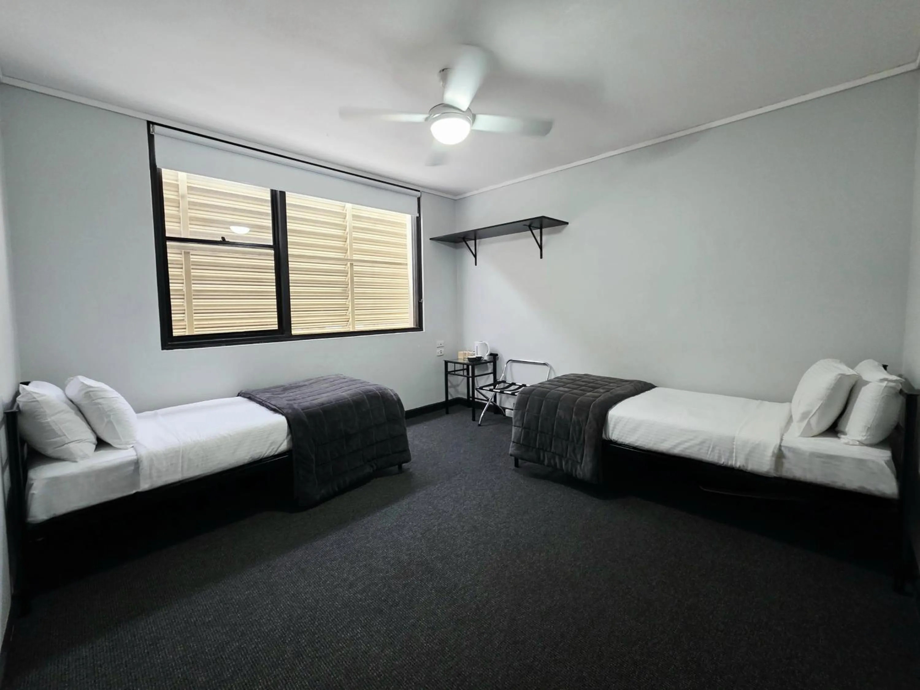 Twin Single Room (Shared Bathroom) in Panania Hotel Sydney
