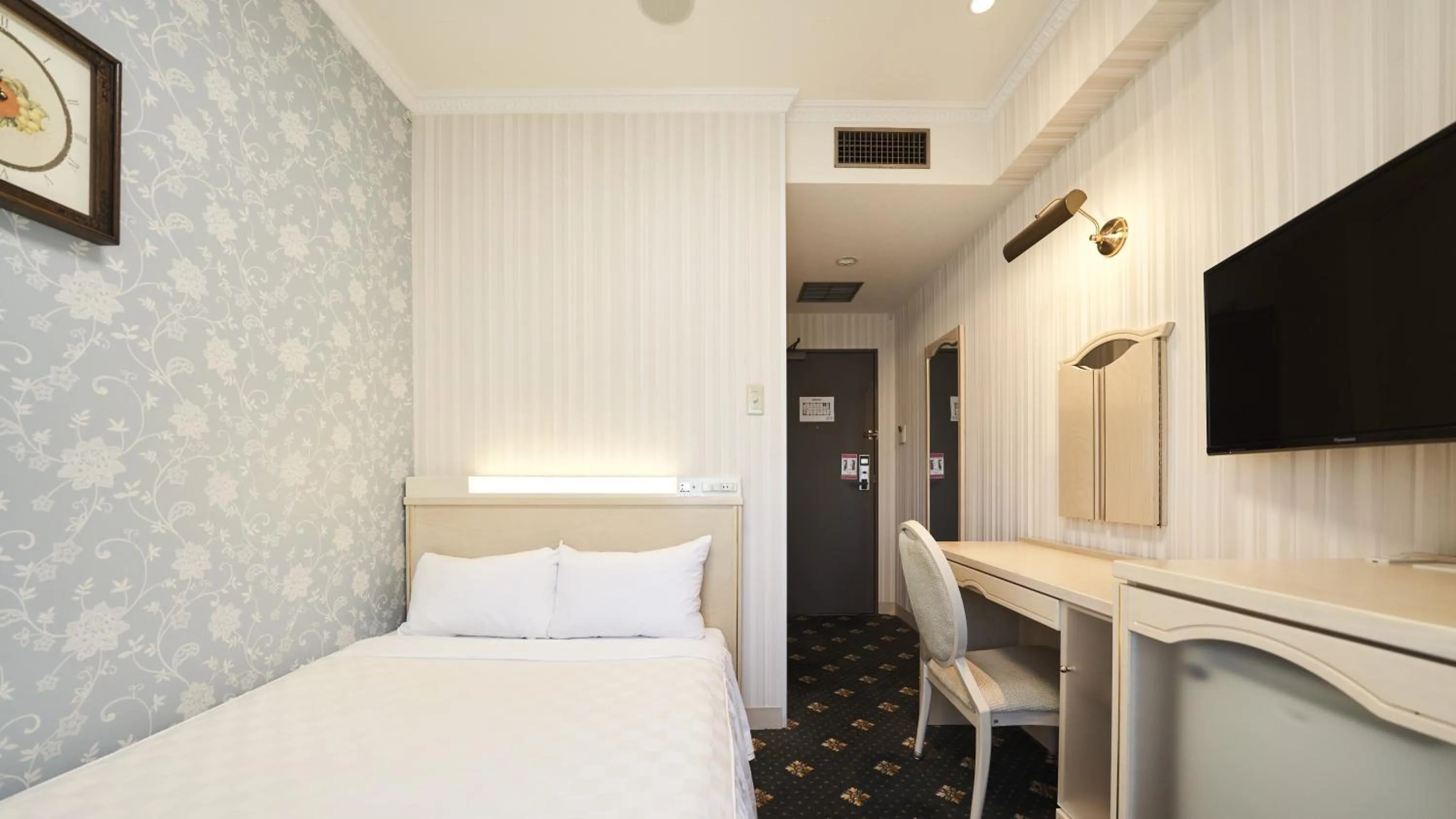 Double Room with Small Double Bed - Non-Smoking in Hotel Paco Obihiro Ekimae