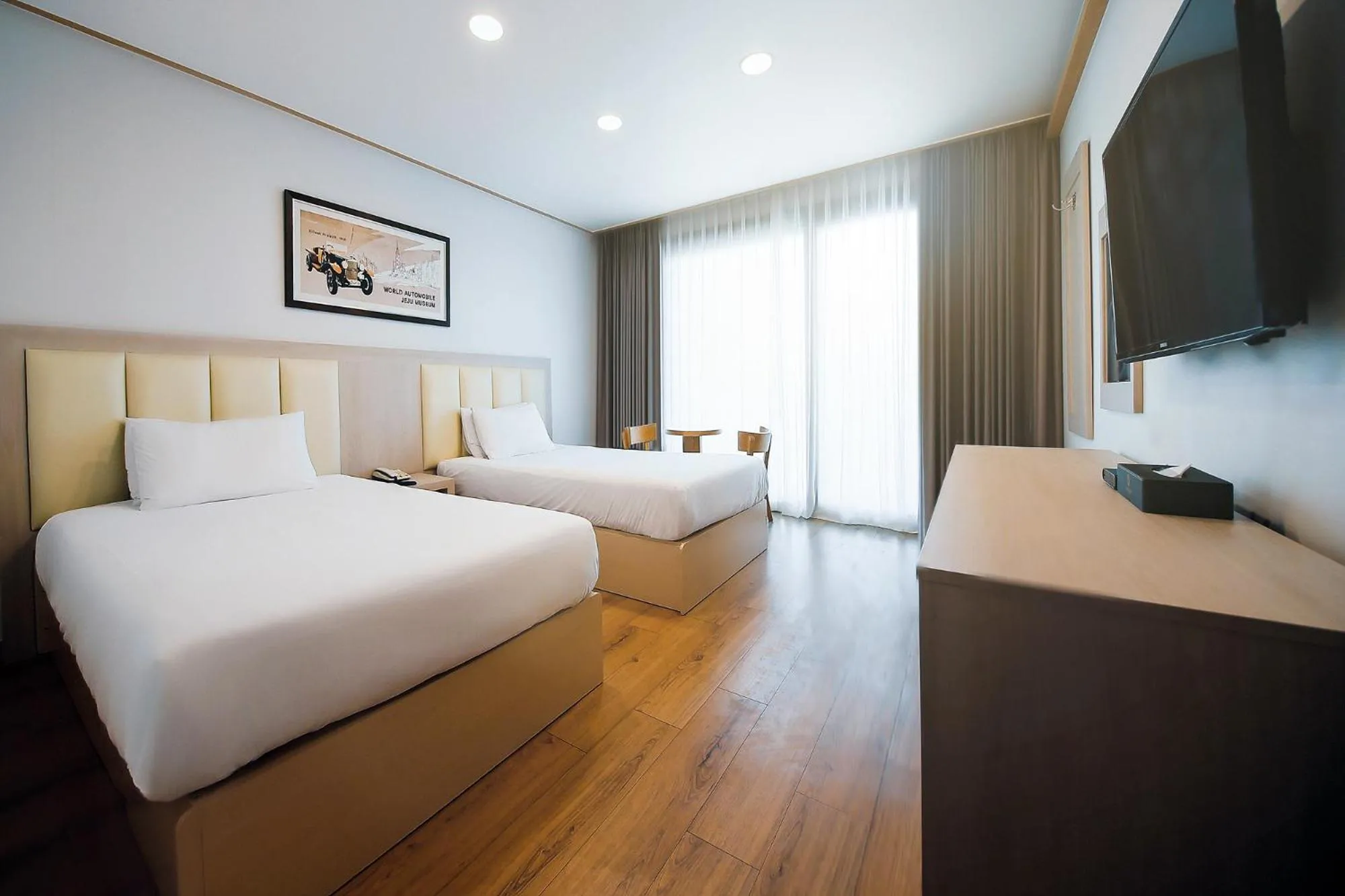 Twin Room in Shin Shin Hotel Jeju City