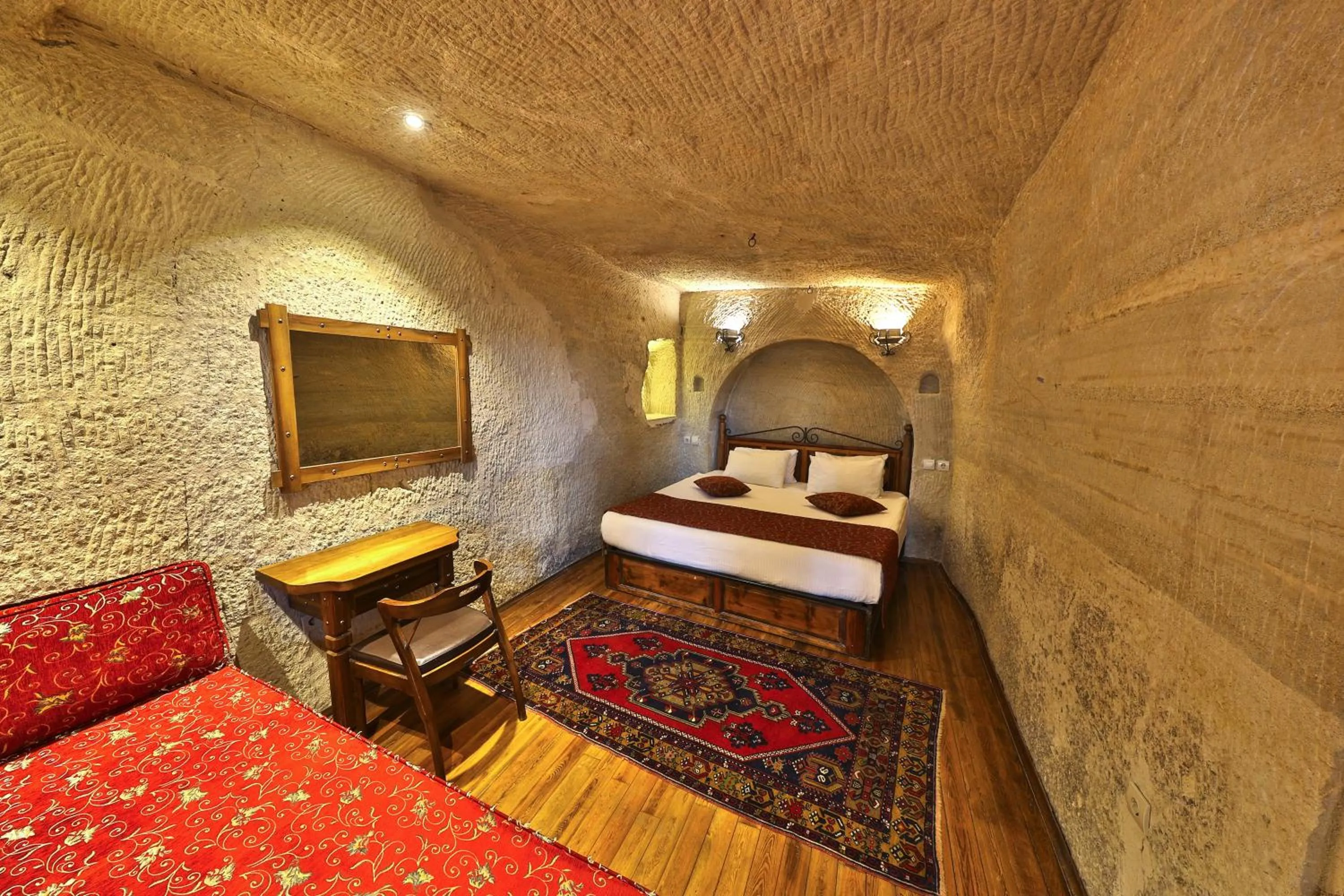 King Suite in Divan Cave House