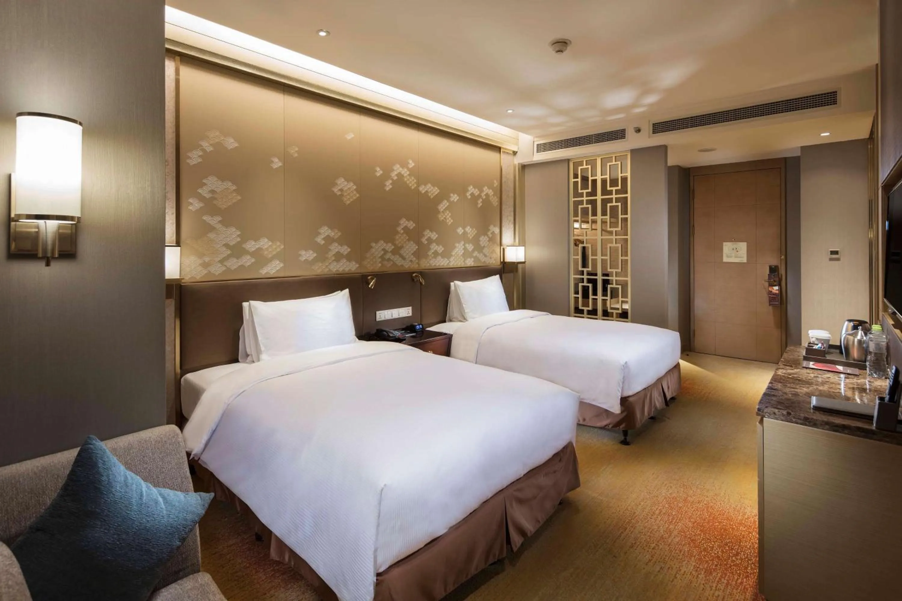 Executive Double Room with Two Double Beds in Hilton Yantai