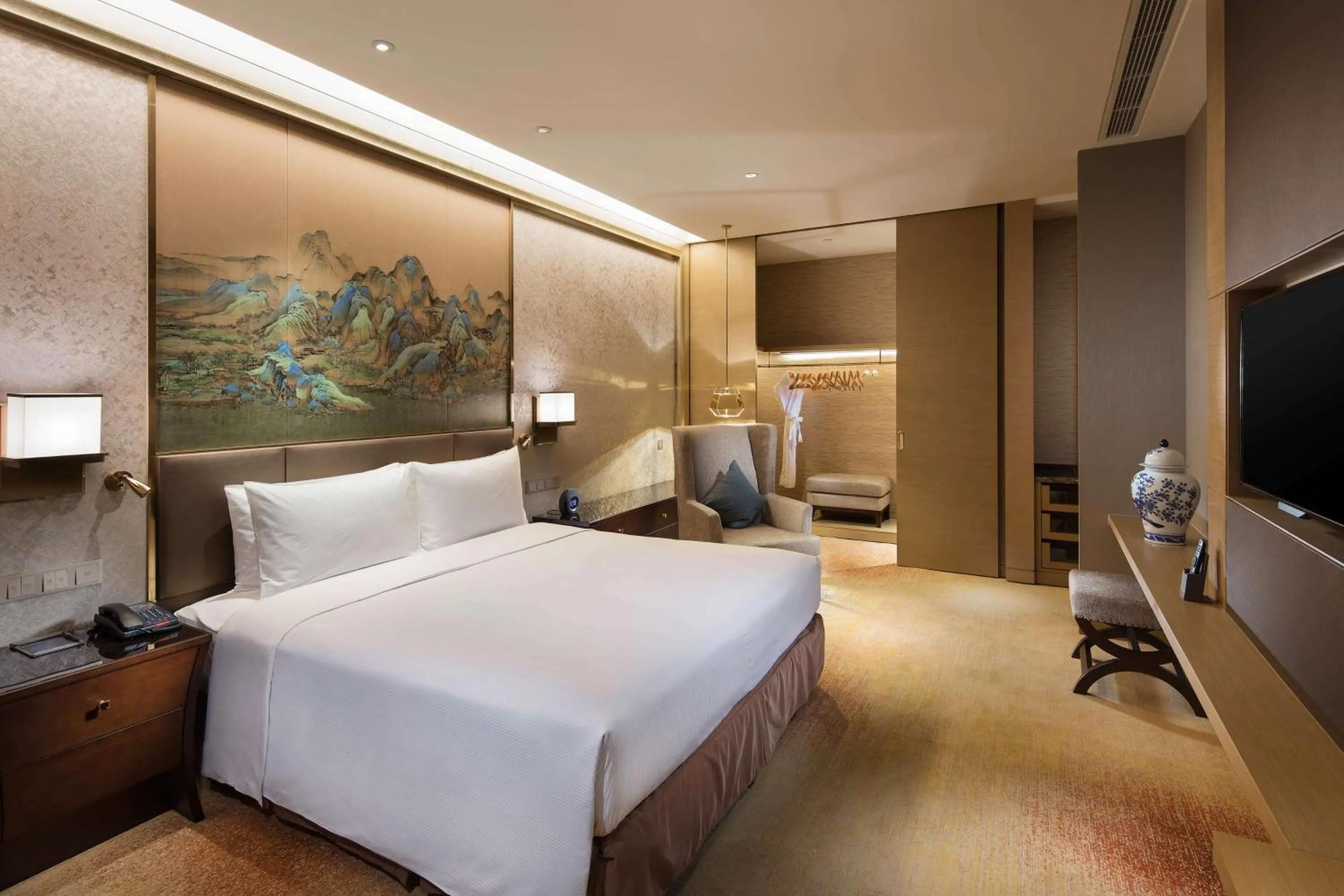 One-Bedroom King Suite in Hilton Yantai