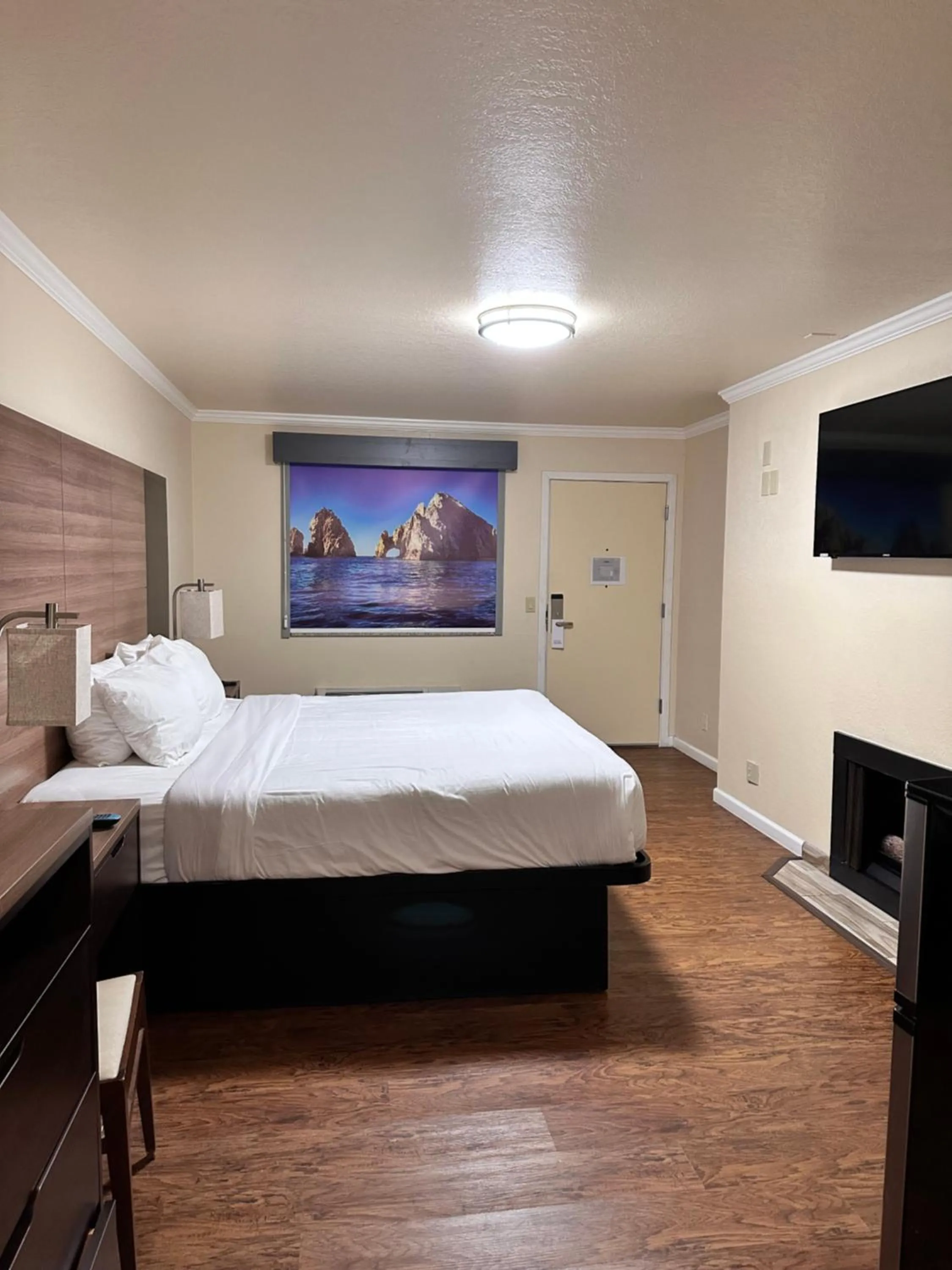 King Room - Disability Access in Beachwalker Inn Cayucos