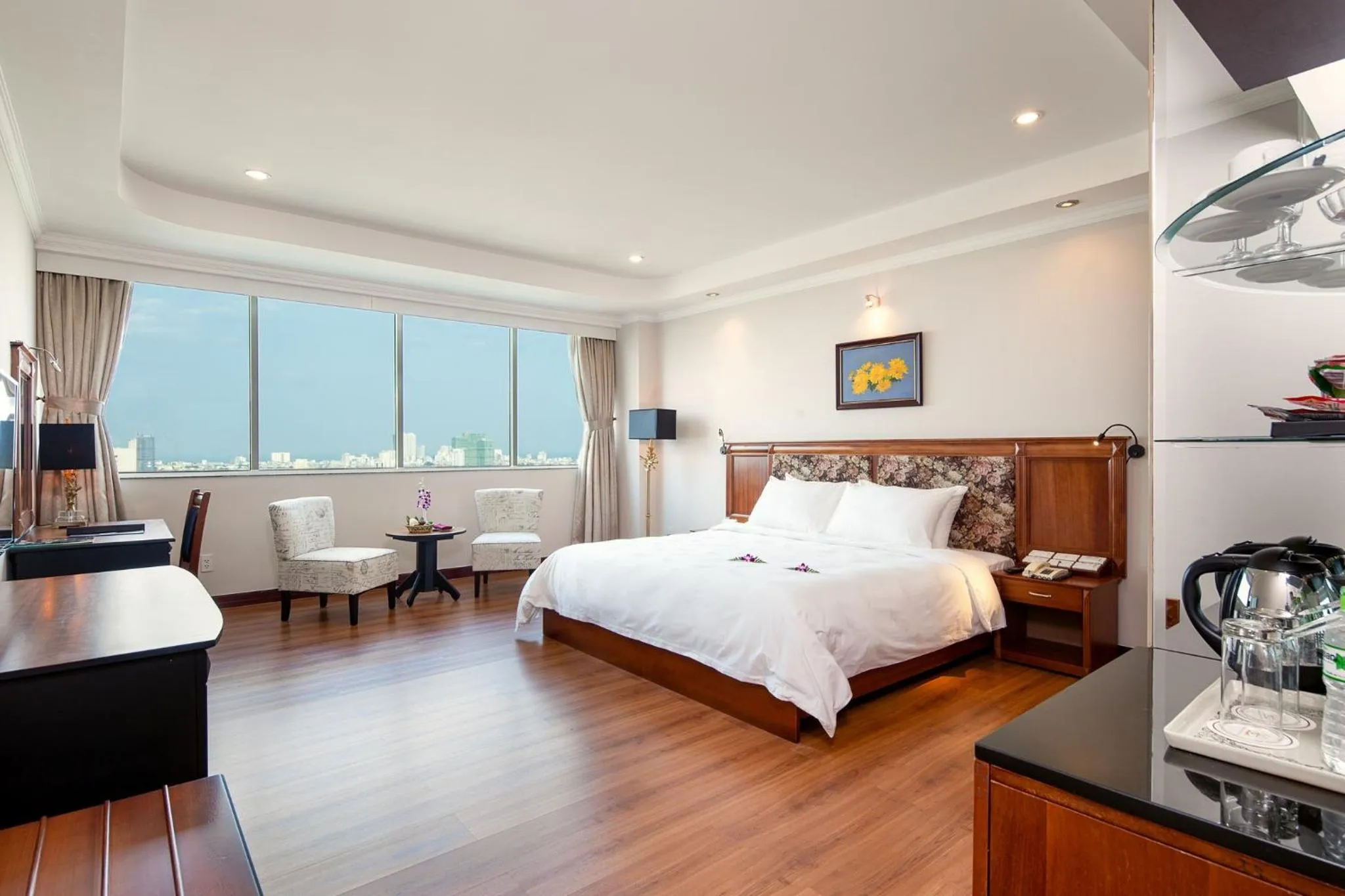 Deluxe King Room with Window and City View in Muong Thanh Luxury Song Han Hotel
