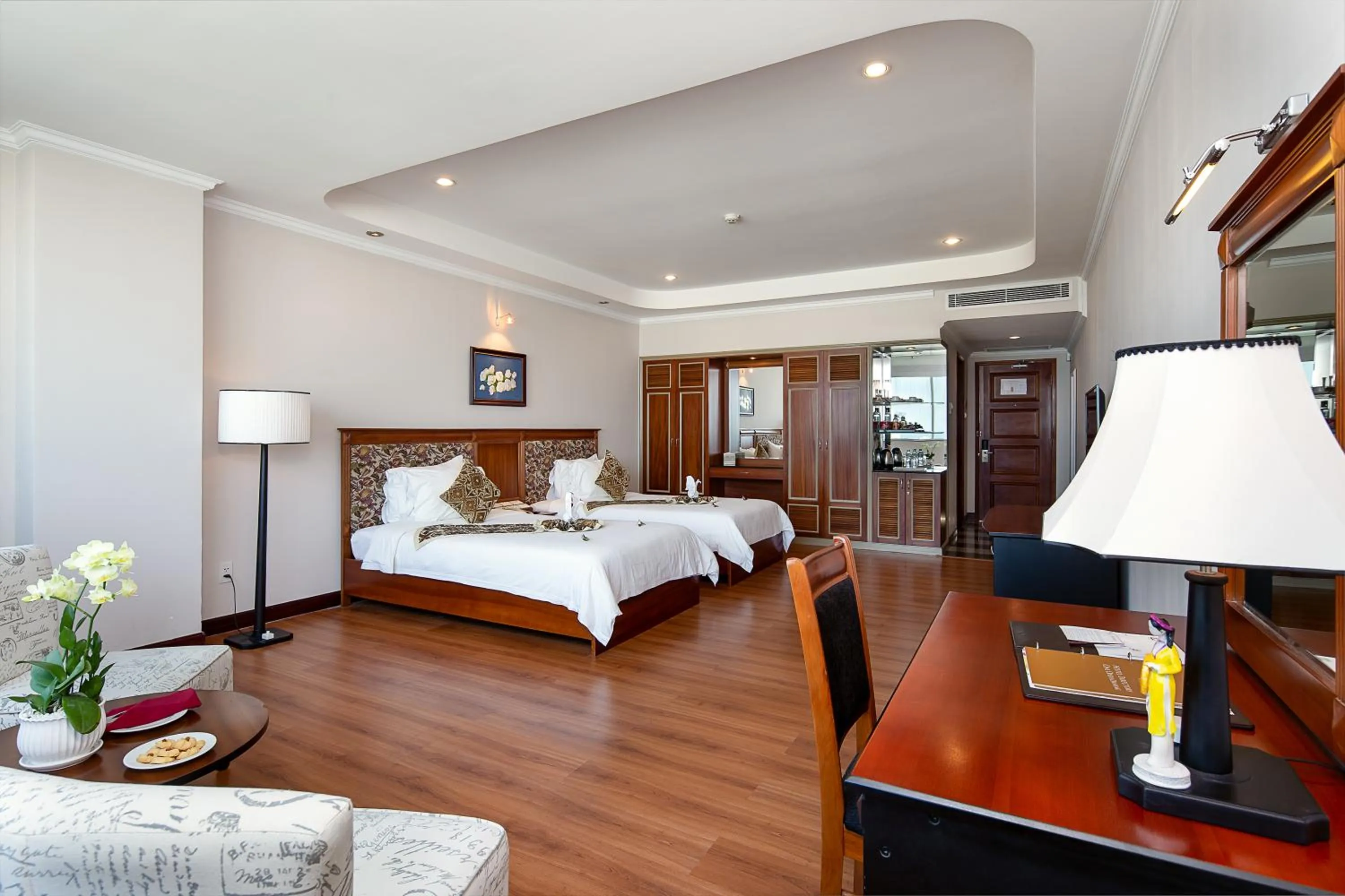 Deluxe Twin Room with Bathtub in Muong Thanh Luxury Song Han Hotel