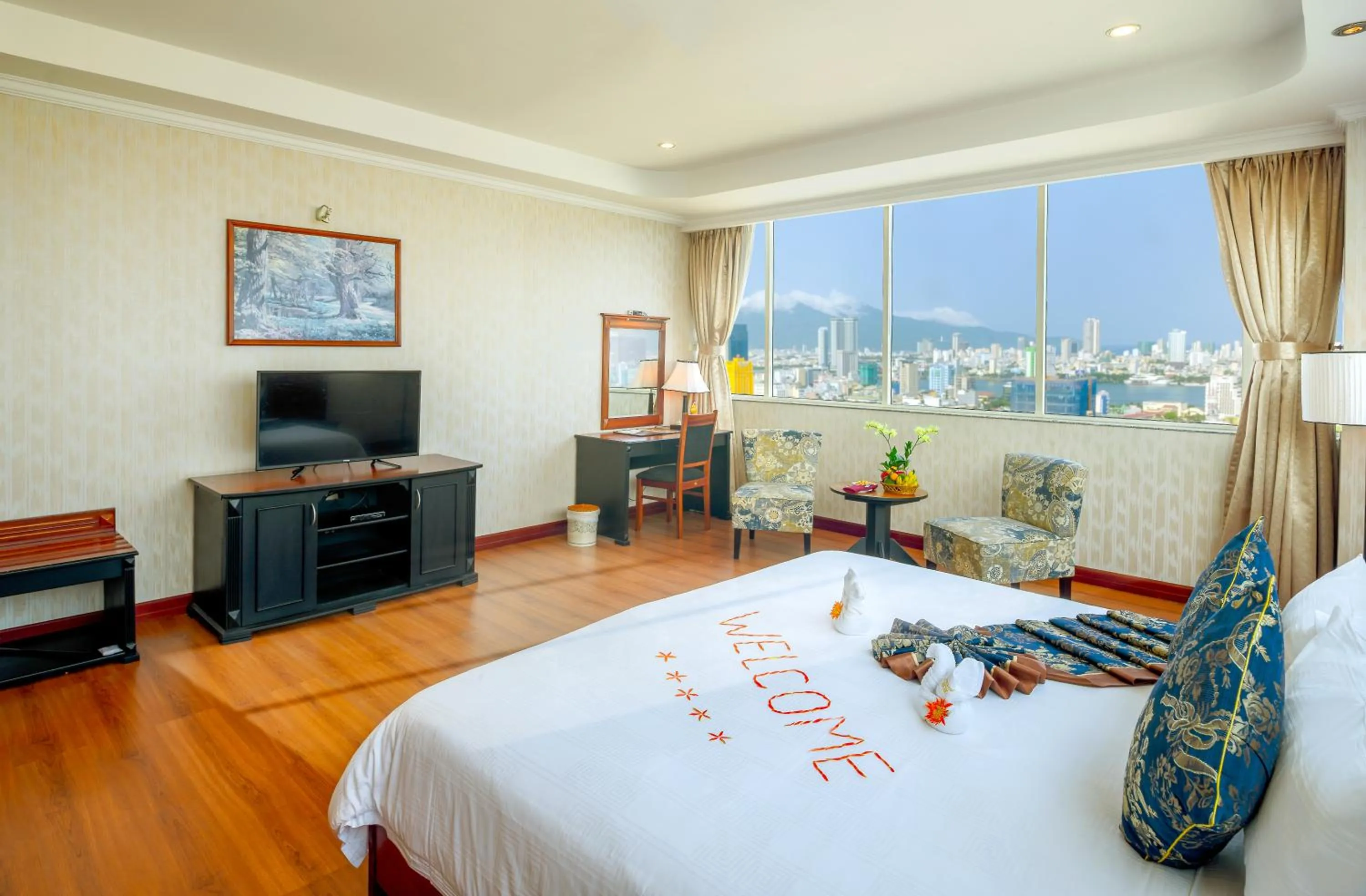 Premier Deluxe King Room with City View - High Floor in Muong Thanh Luxury Song Han Hotel