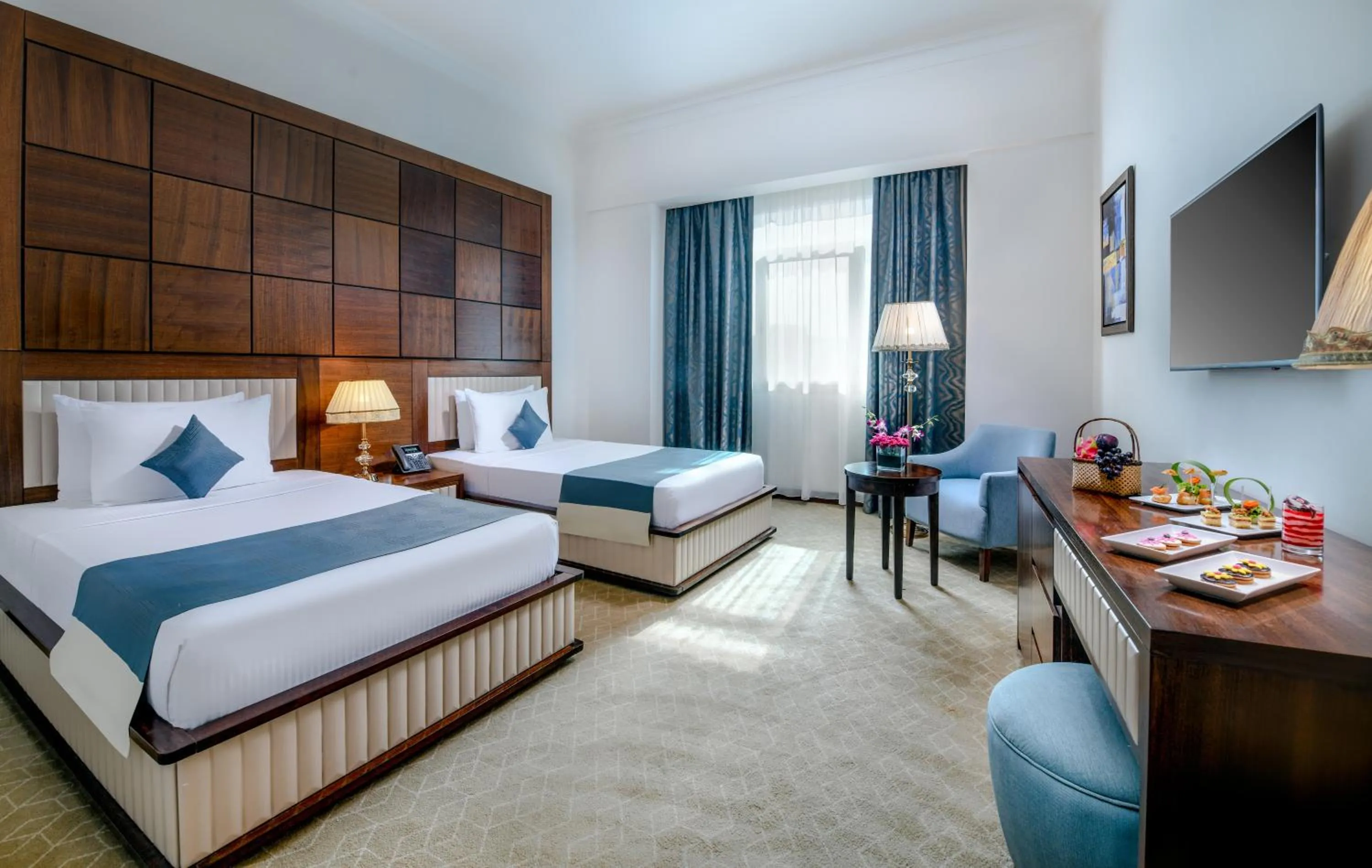 Superior Twin Room in Tolip Golden Plaza