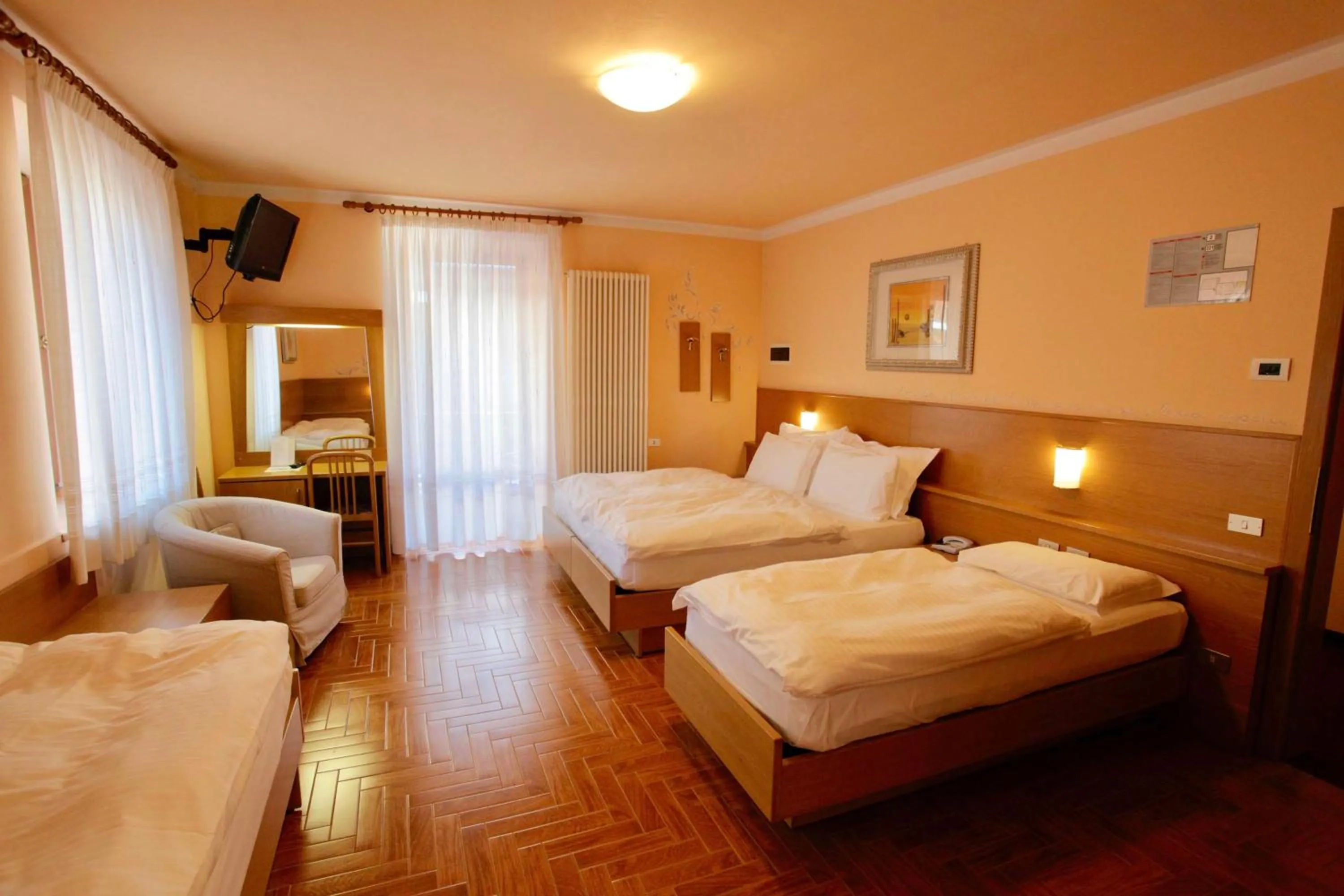 Family Queen Room with Two Single Beds in Hotel Cima Rosetta - BW Signature Collection