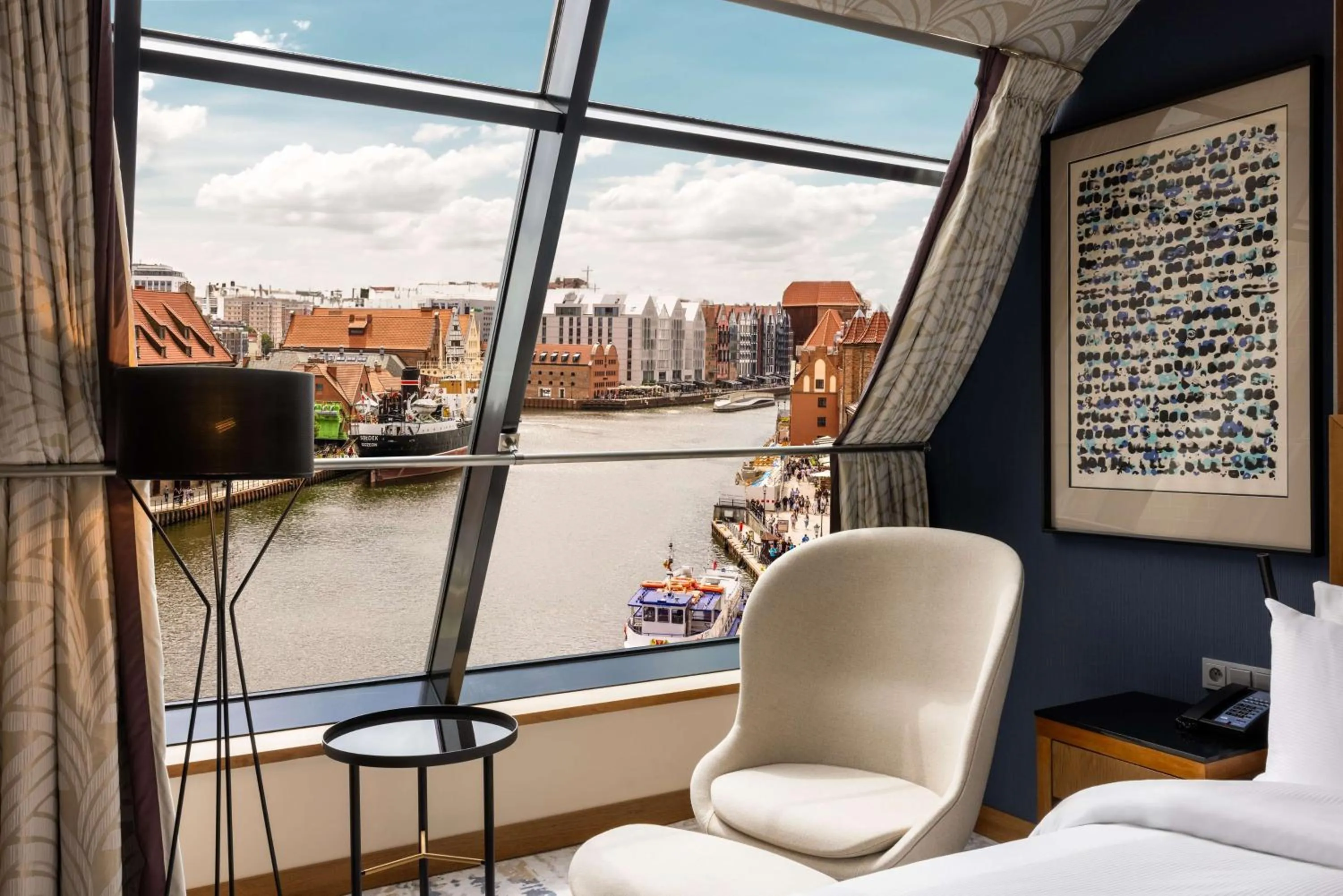 Deluxe King Room with River View in Hilton Gdansk
