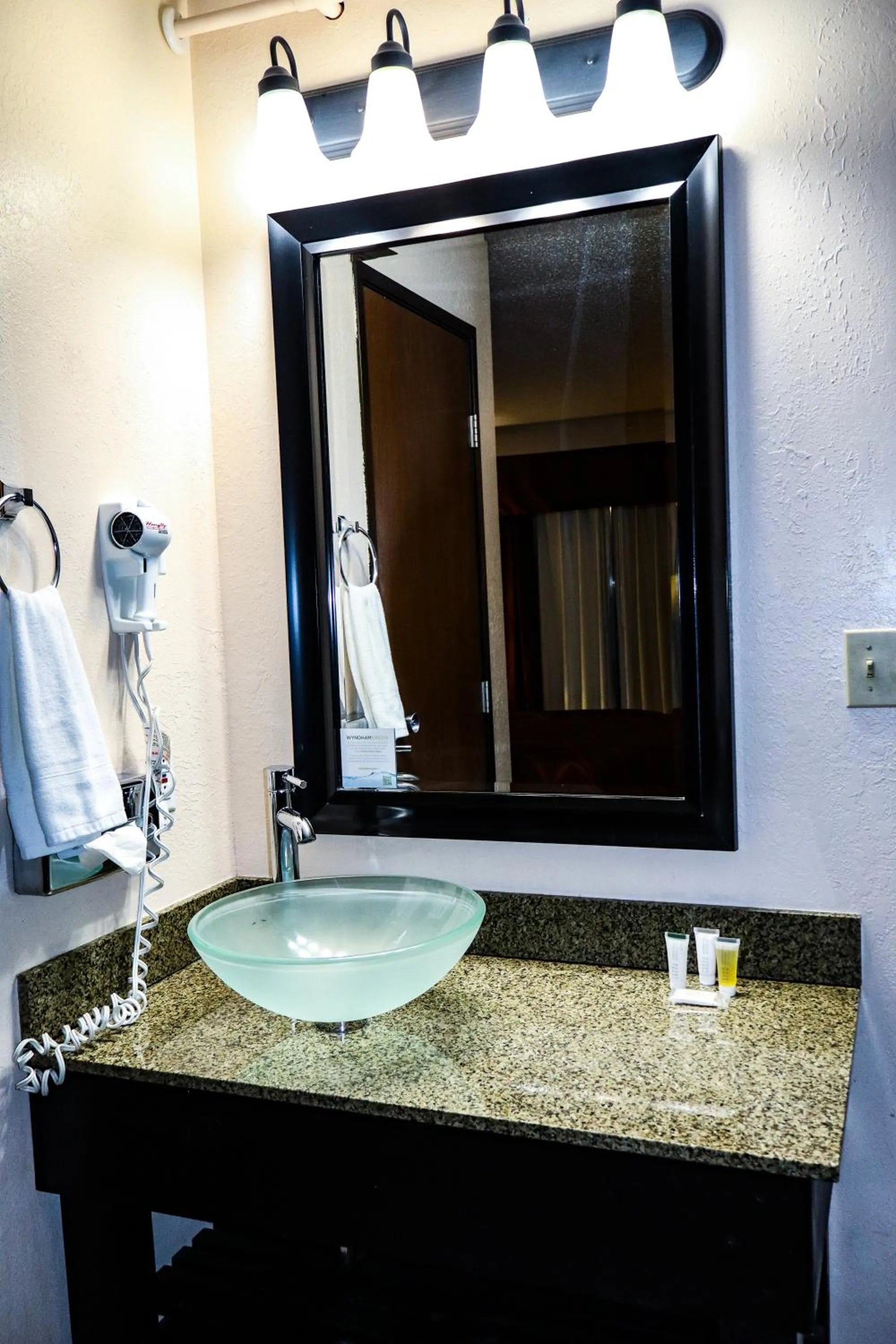 Deluxe Queen Room - Non-Smoking in Super 8 by Wyndham Rapid City