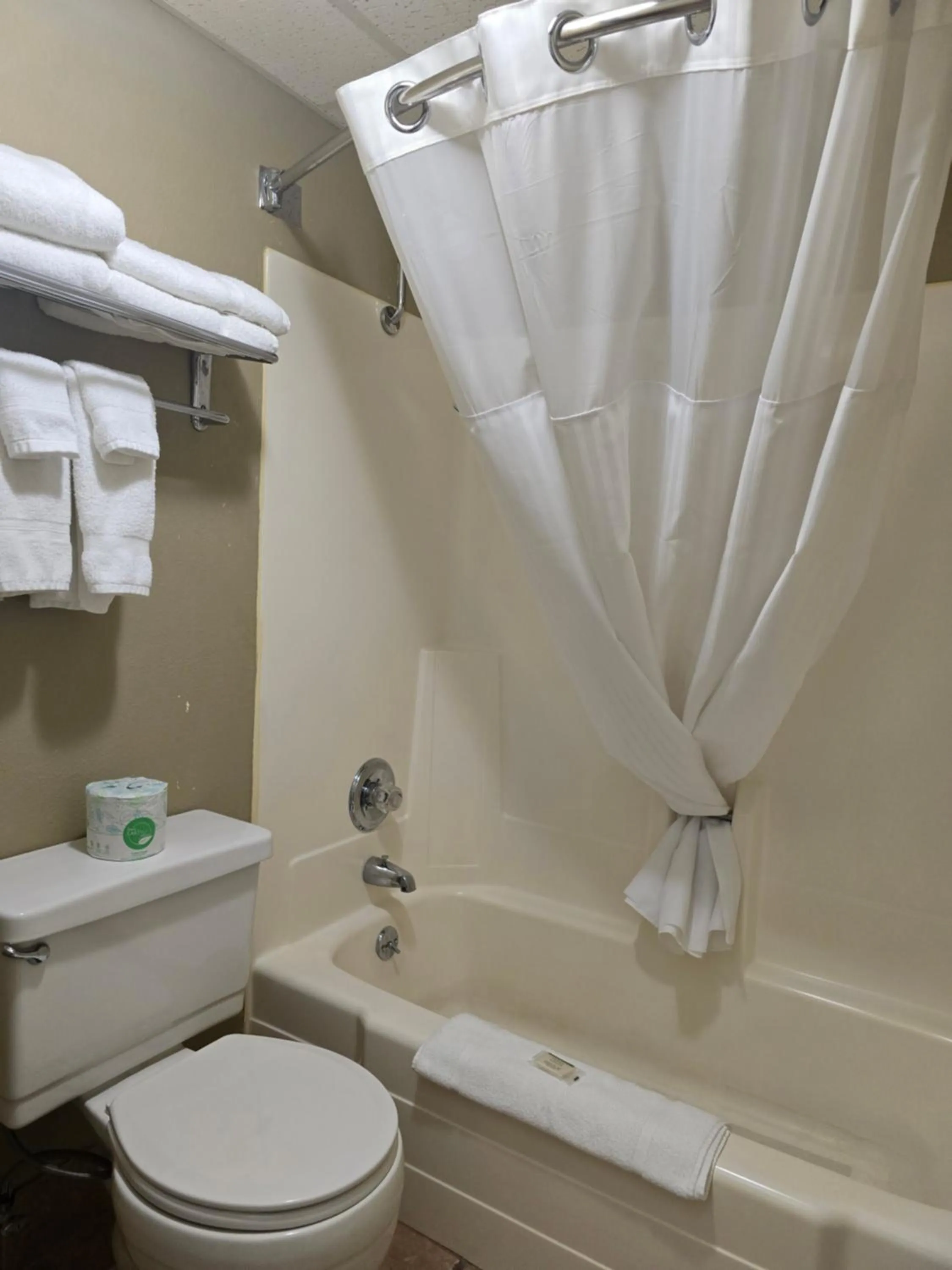 1 Queen Bed, Deluxe Room, Smoking in Super 8 by Wyndham Rapid City