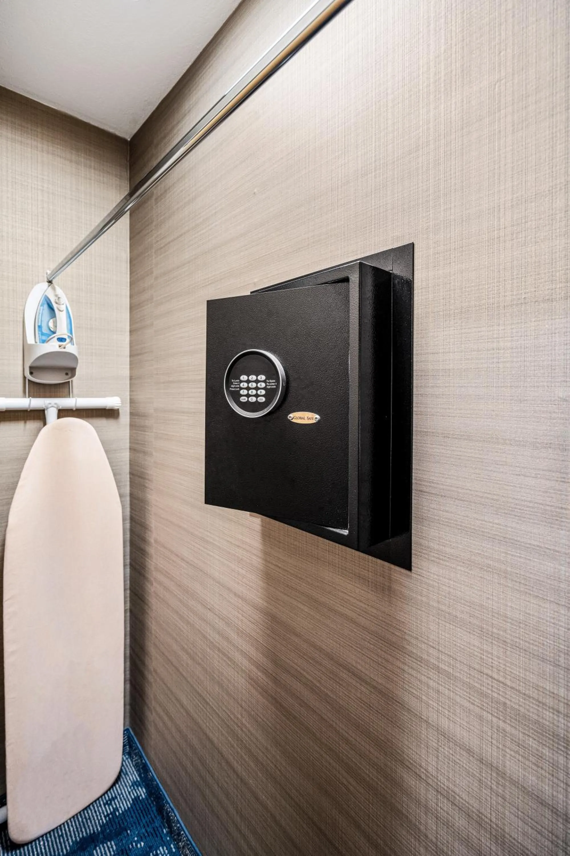 Queen Suite - Disability Access in 3 Palms Tucson North Foothills