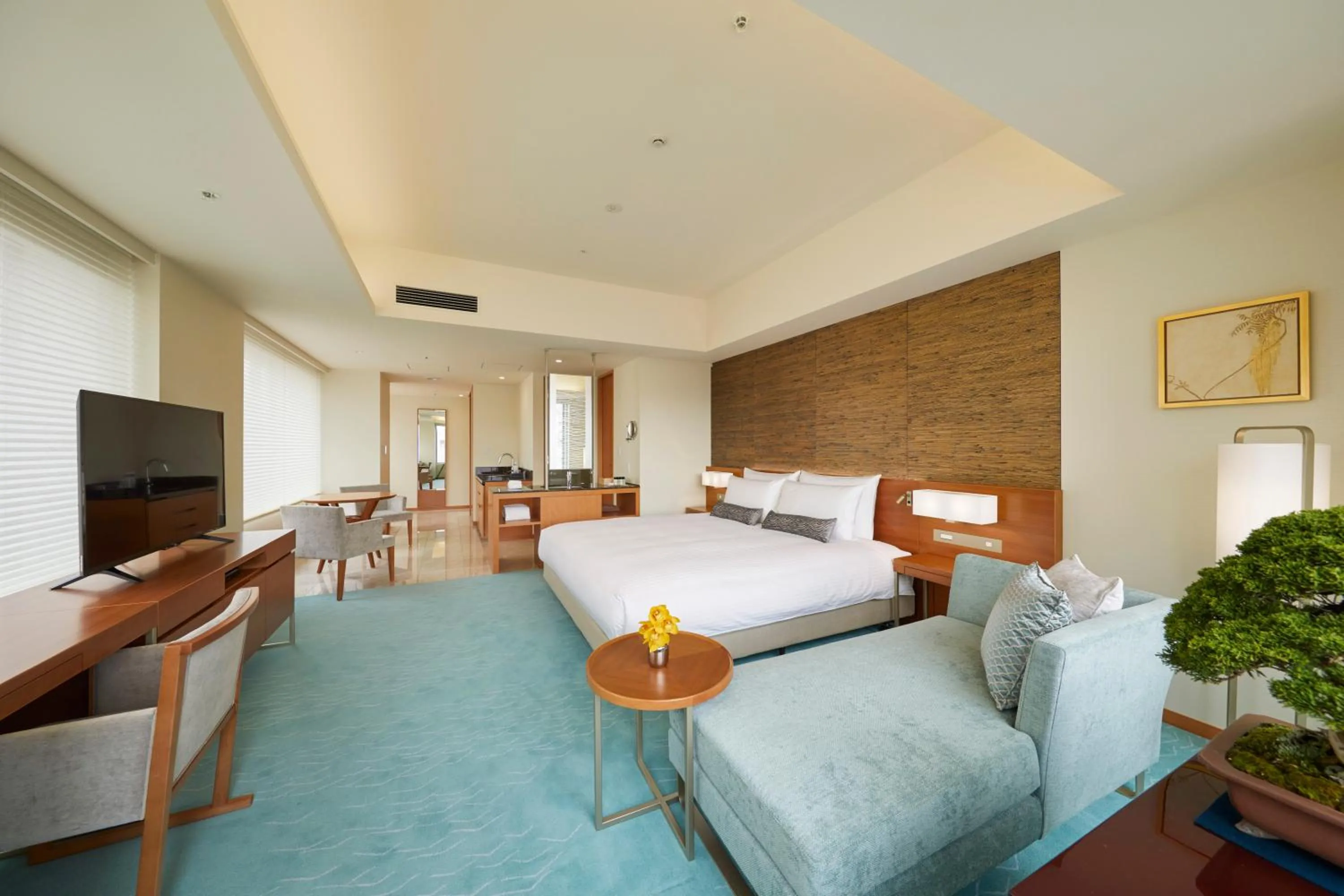 Corner Deluxe Room King - single occupancy in THE KITANO HOTEL TOKYO