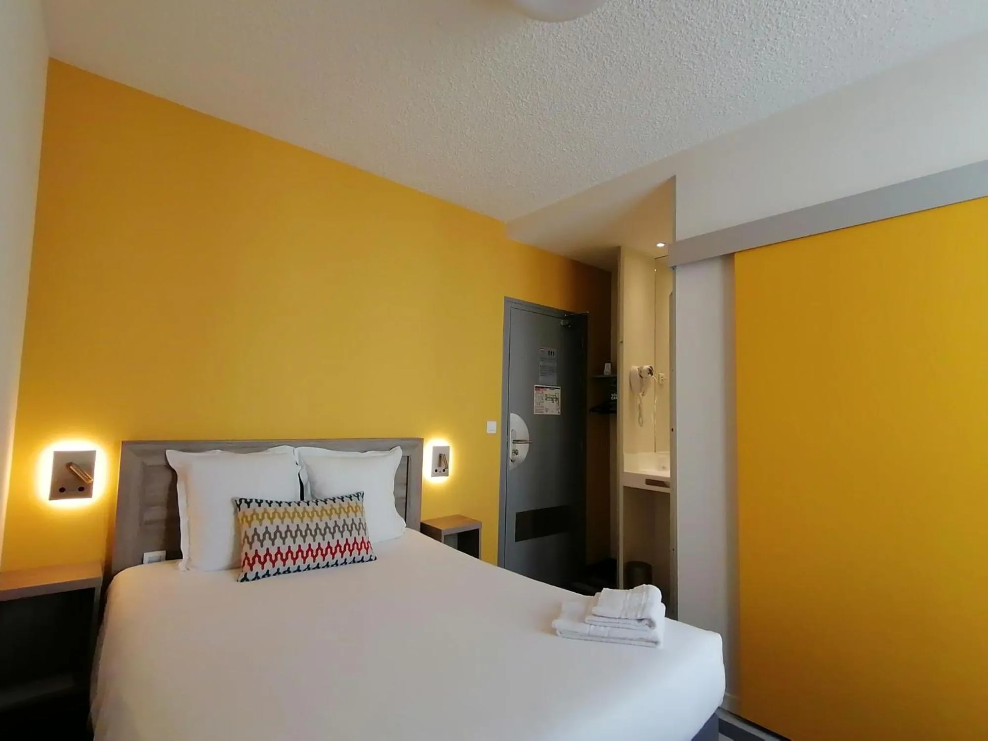 Single Room  - Non-Smoking in Logis Hôtel de l'Europe