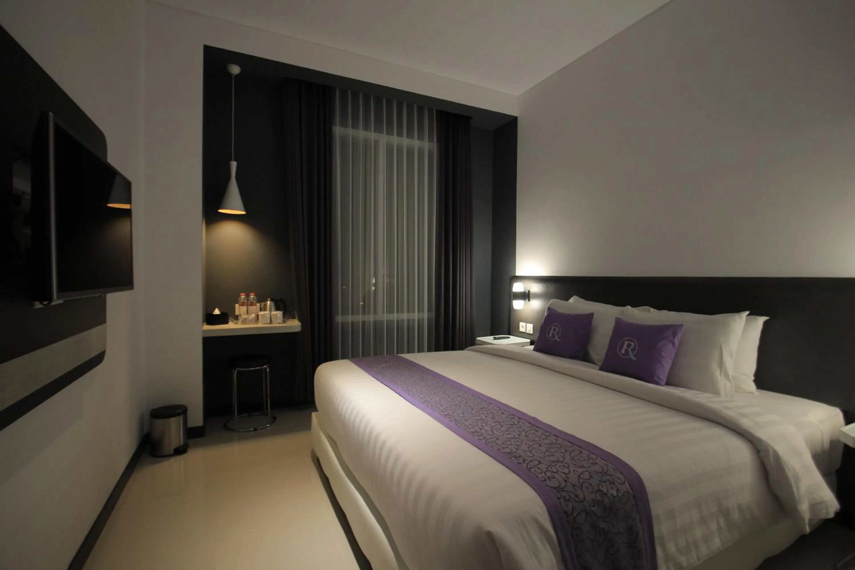 Superior King Room in Forriz Hotel Yogyakarta