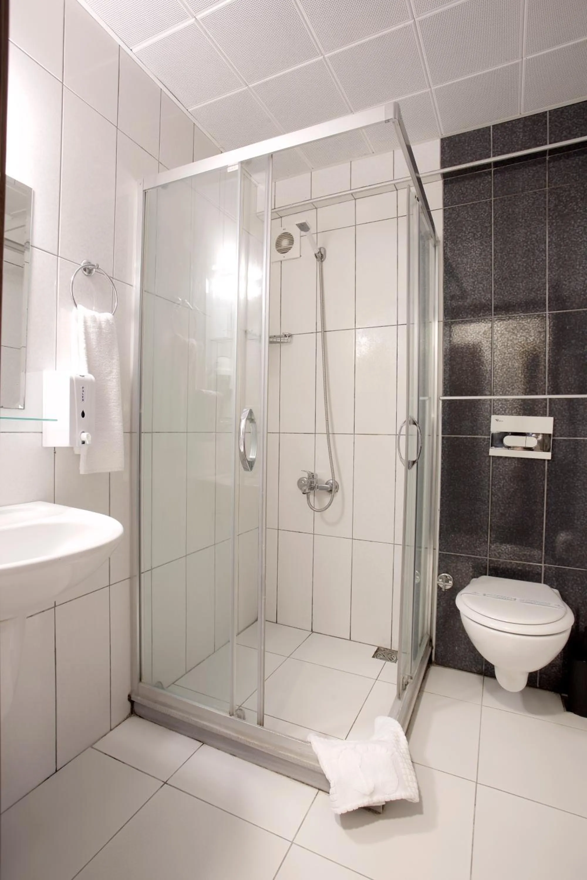 Standard Twin Room in Grand Ant Hotel