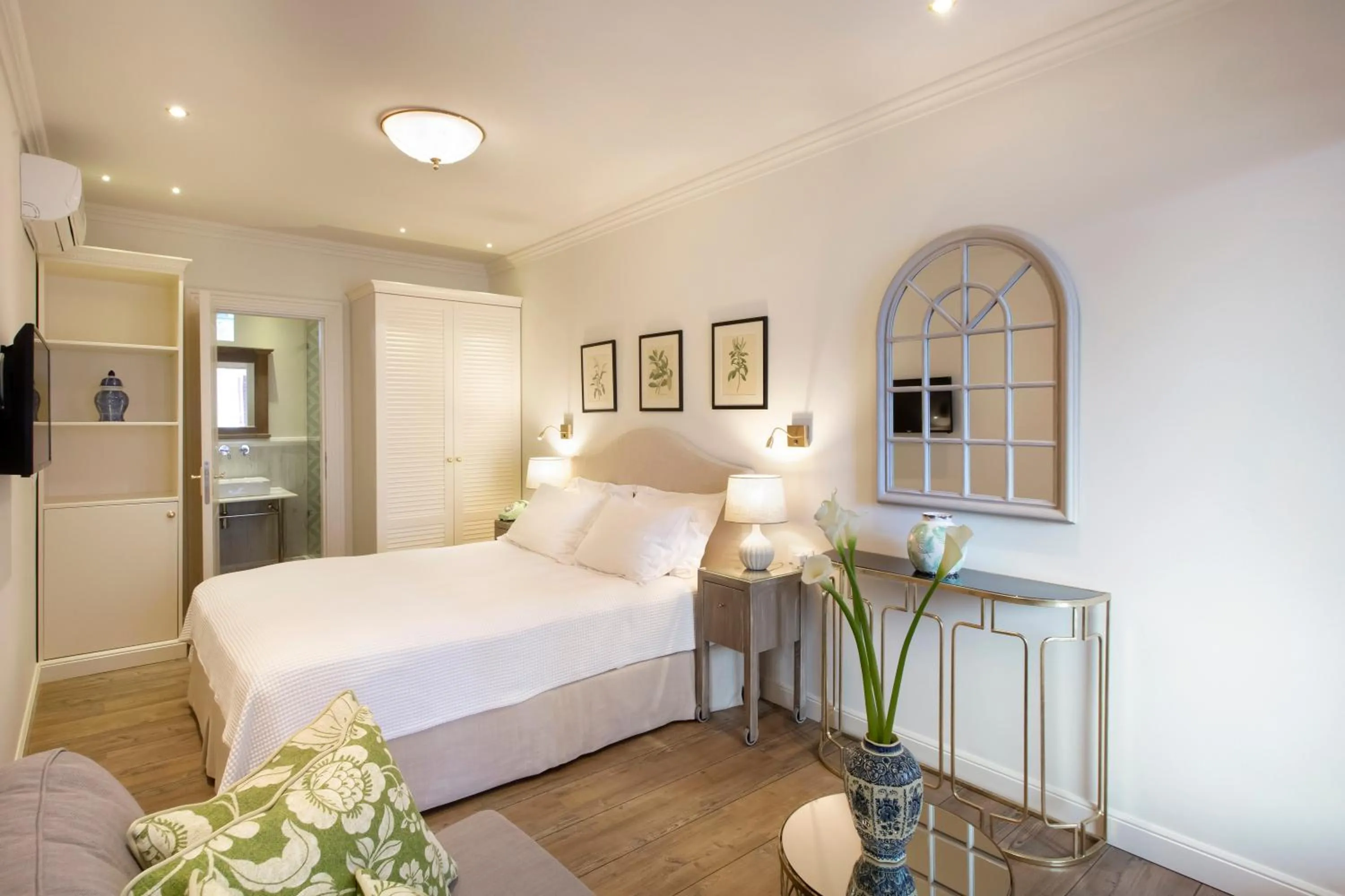 Standard Twin Room in Despotiko Hotel