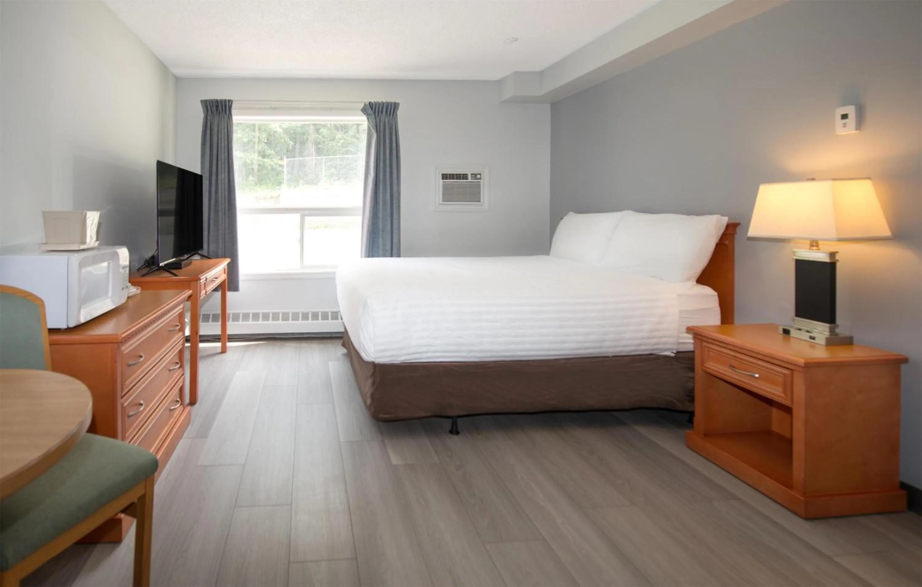 Coast Queen with Kitchenette in Coast Hinton Hotel