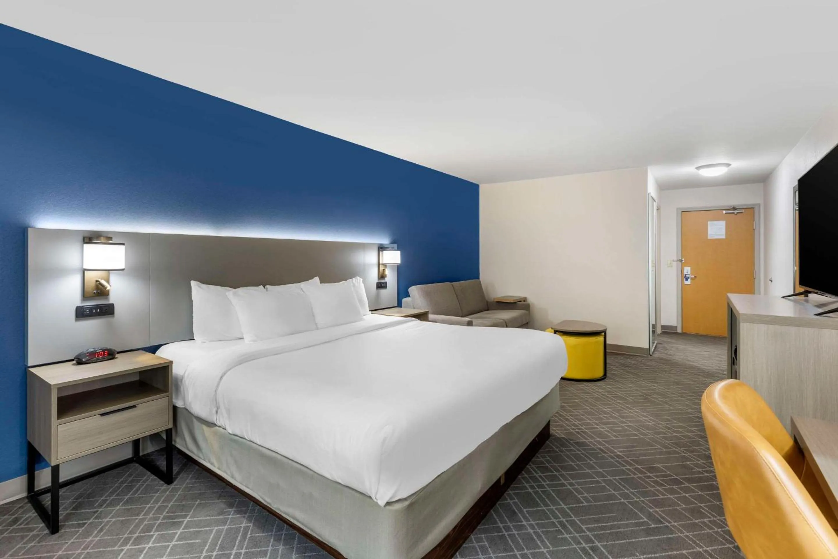 Efficiency Superior Family Suite - Non-Smoking in Comfort Inn & Suites Glenwood Springs On The River