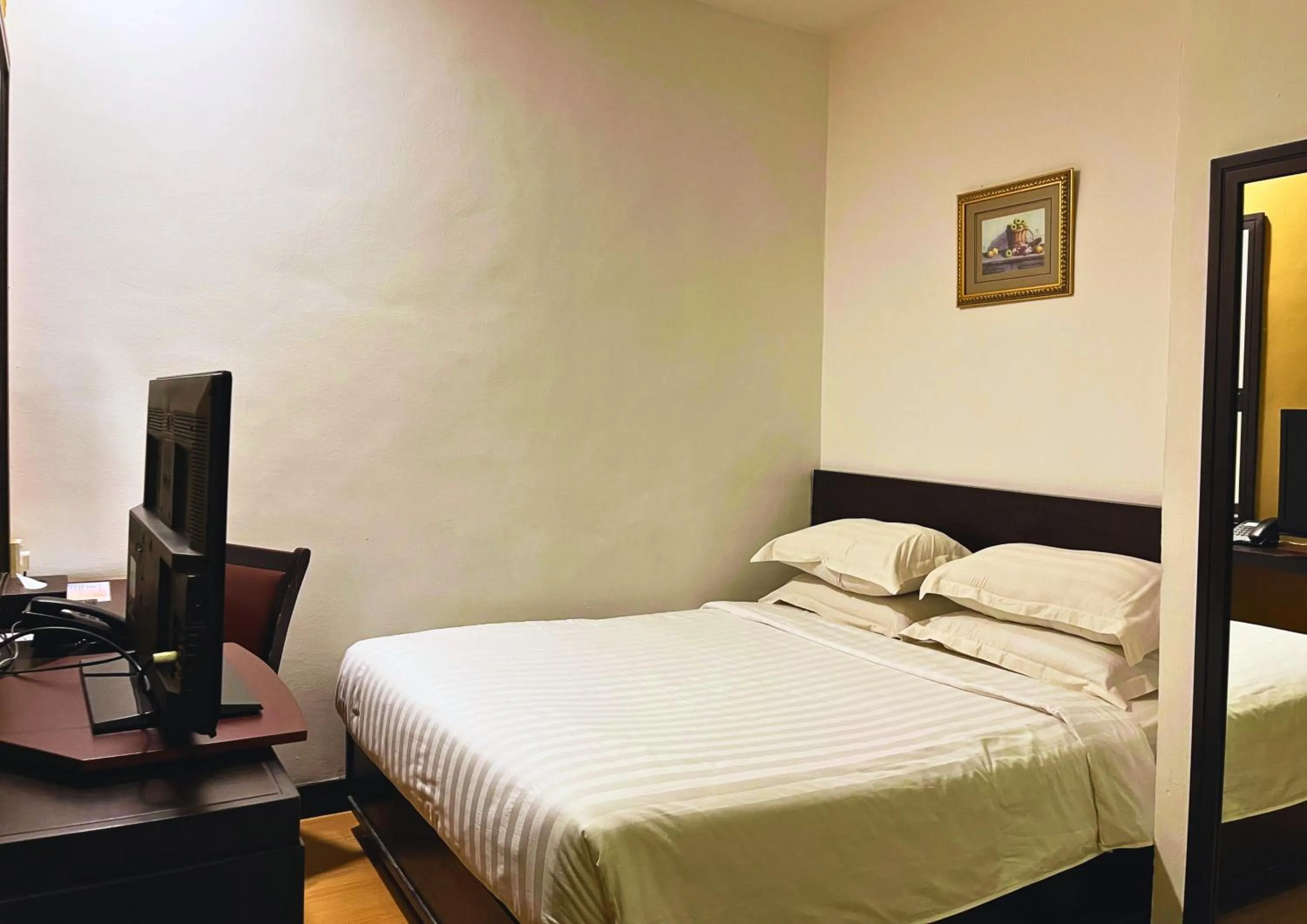 Standard Double Room - No Window in Penview Hotel