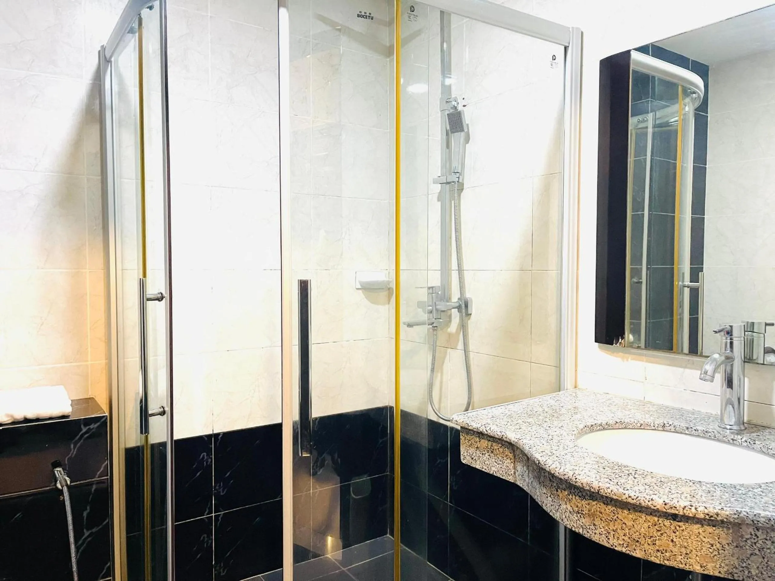 Super Deluxe Twin Room (Upper Floor) in Penview Hotel