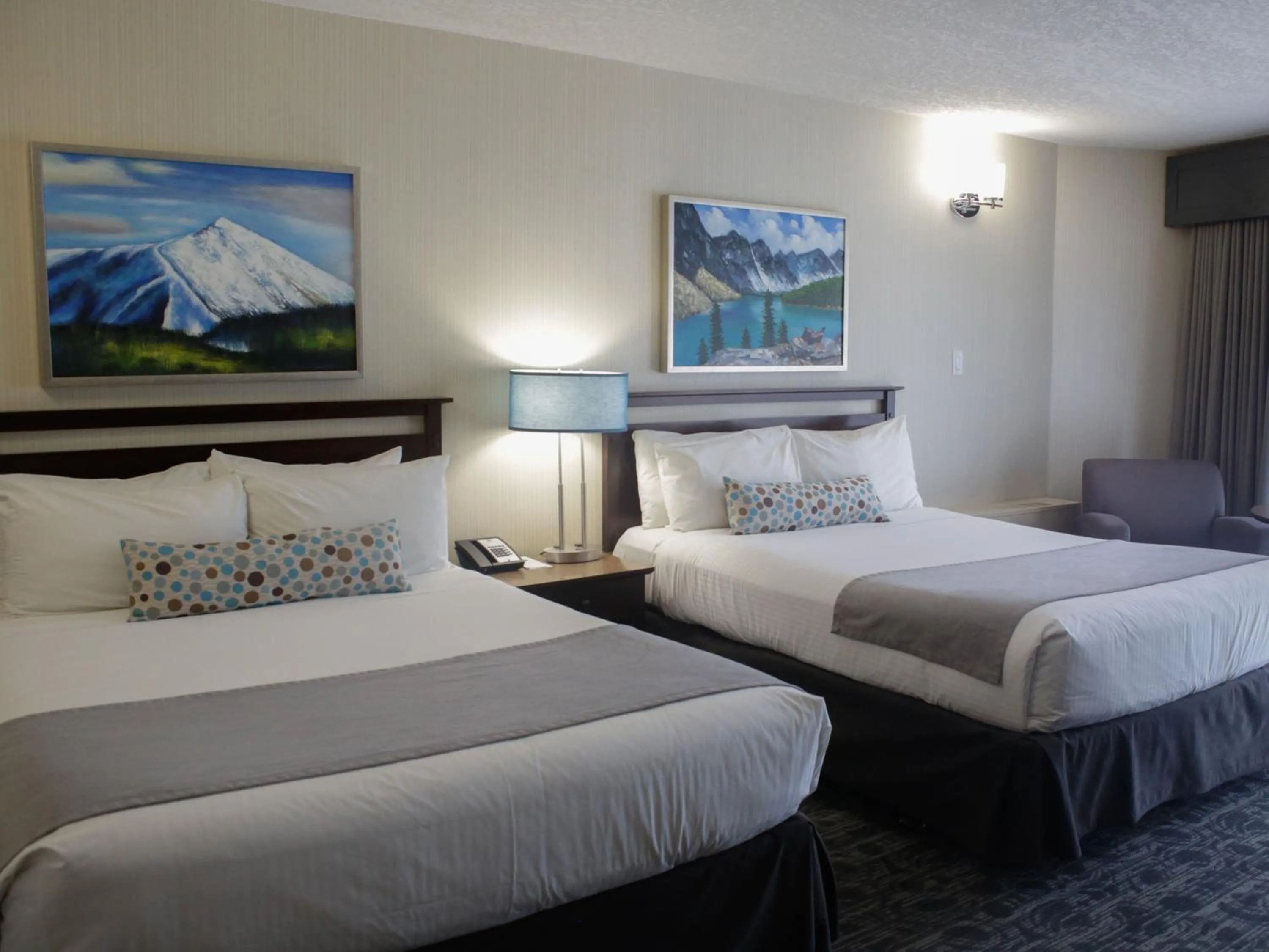 Standard Queen Room with Two Queen Beds in High Country Inn