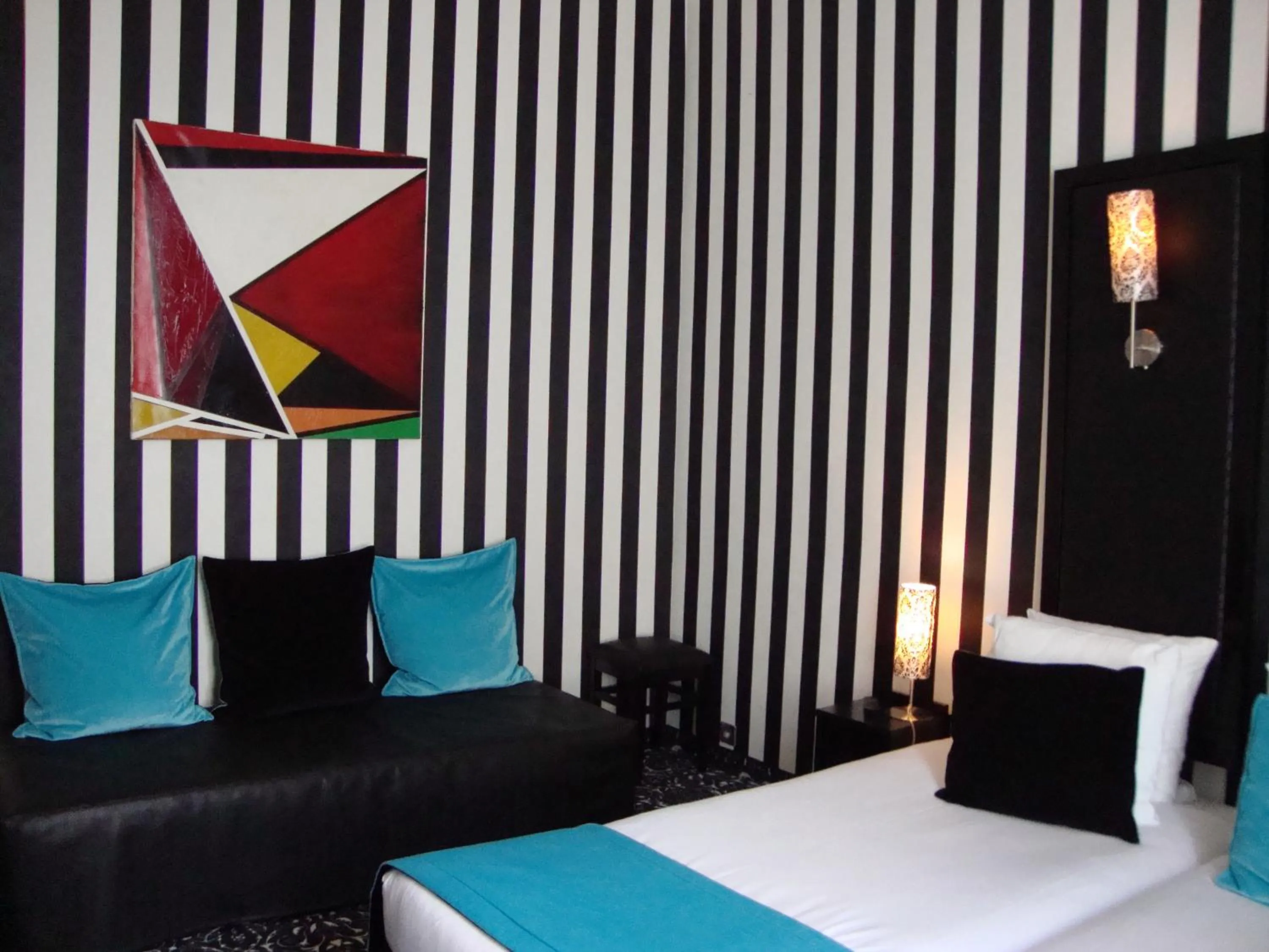 Privilege Triple Room in Hotel Peyris Opera