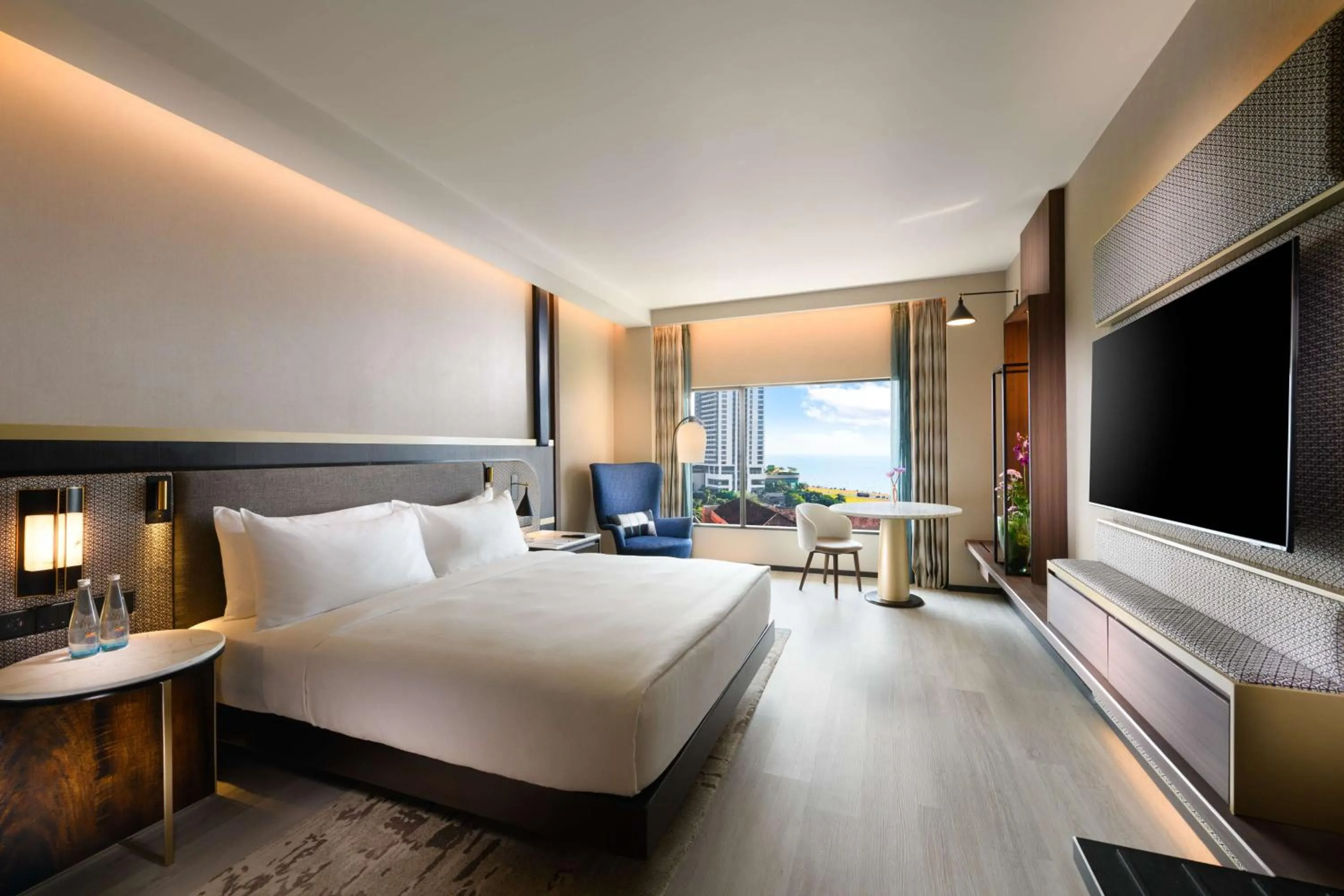 Deluxe King Room with Sea View in Hilton Colombo Hotel