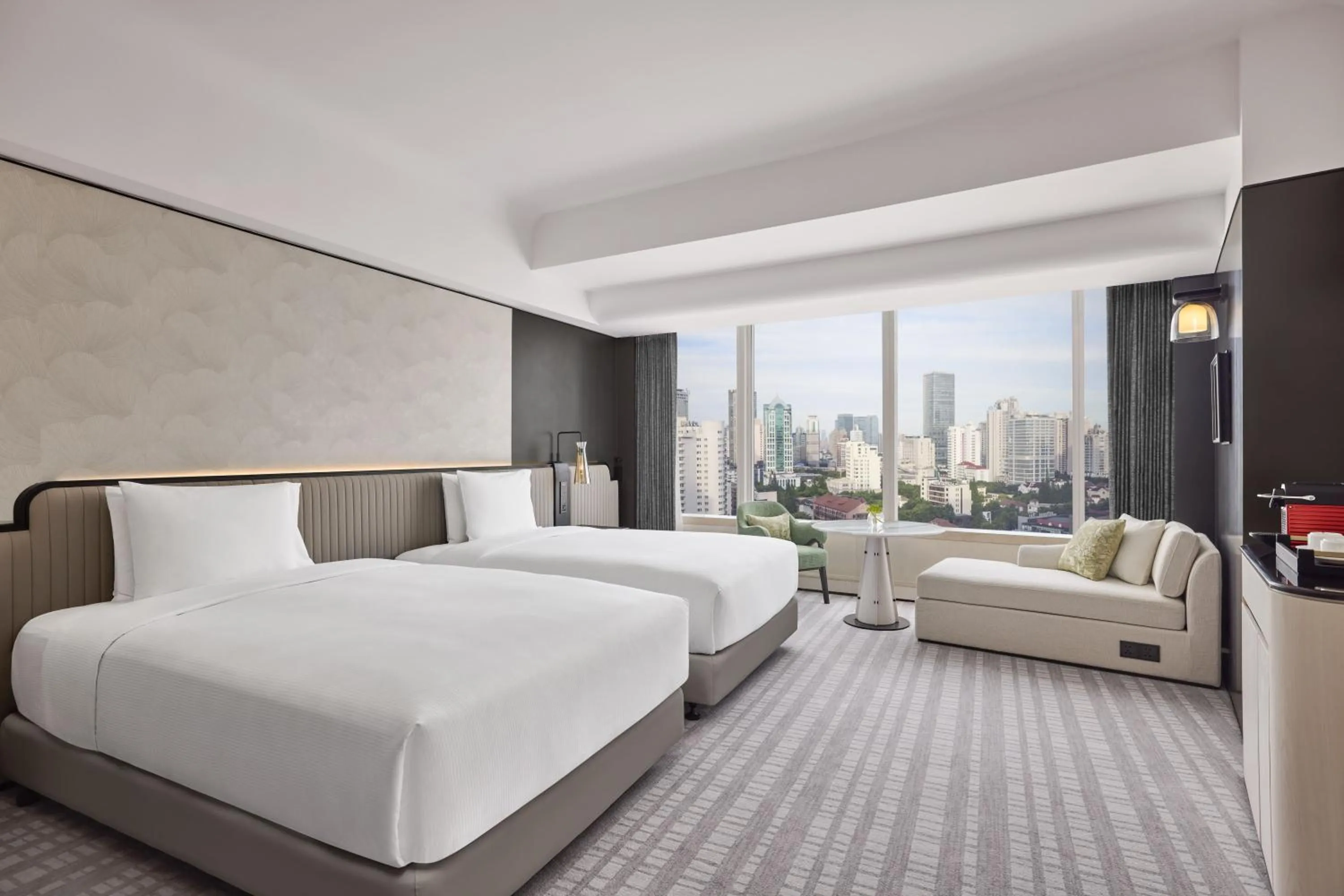 Twin Room in Hilton Shanghai City Center -Steps from iconic landmarks Wukang Mansion and Jing'an Temple