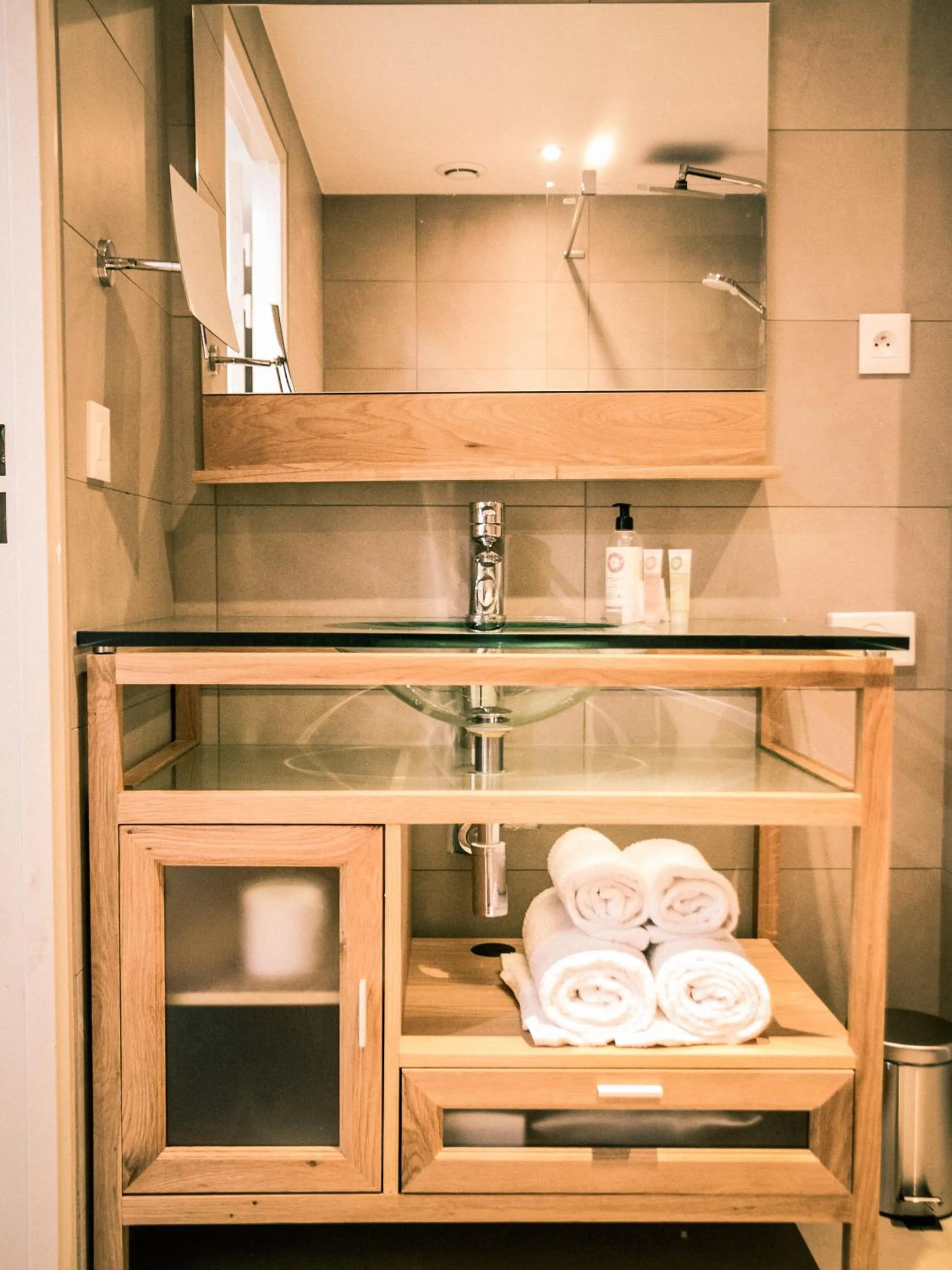 Classic Queen Room with Queen Bed - Non-Smoking in Best Western Plus Antibes Riviera