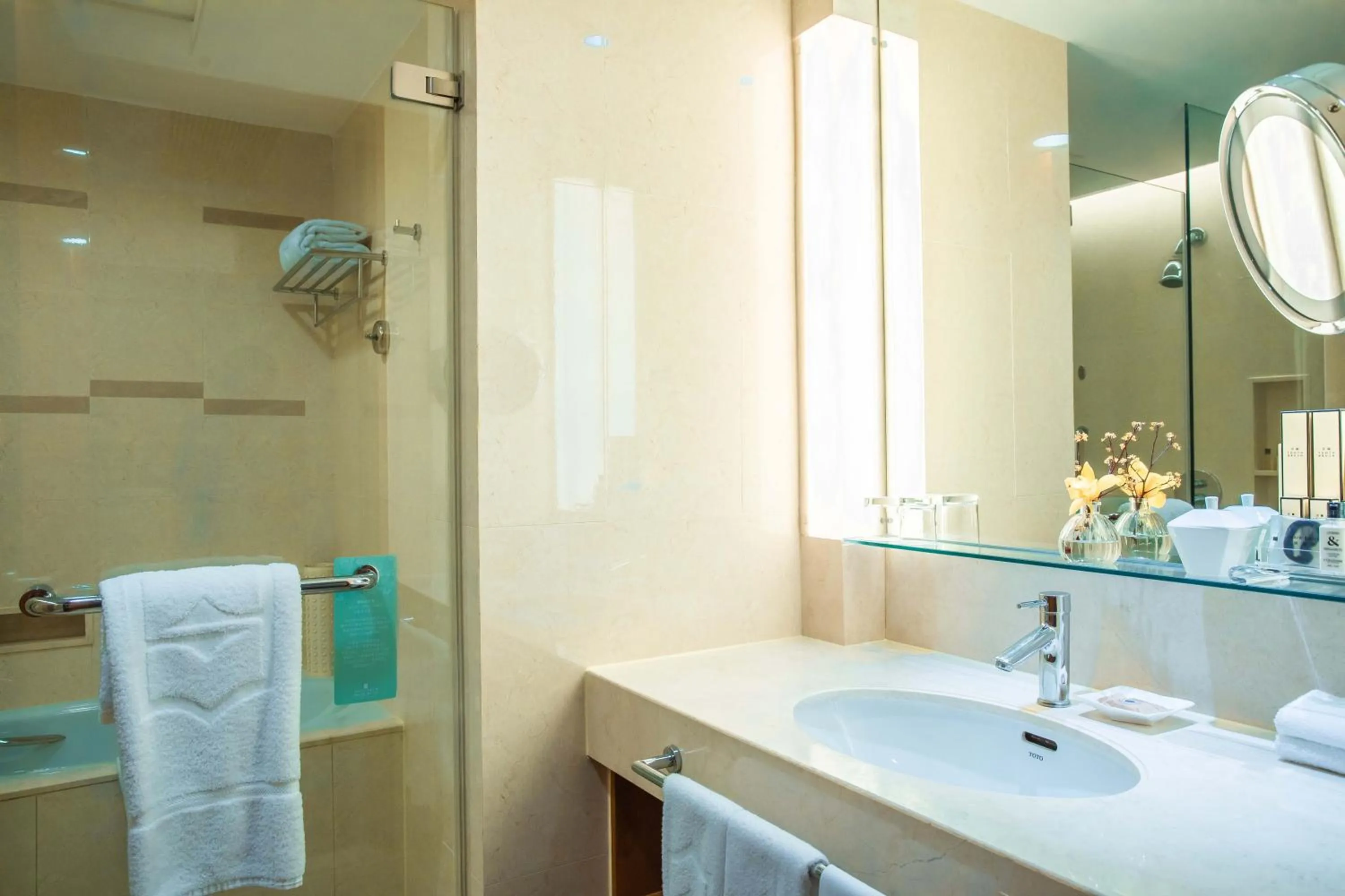 Horizon Deluxe King Room - single occupancy in Shangri-La Baotou