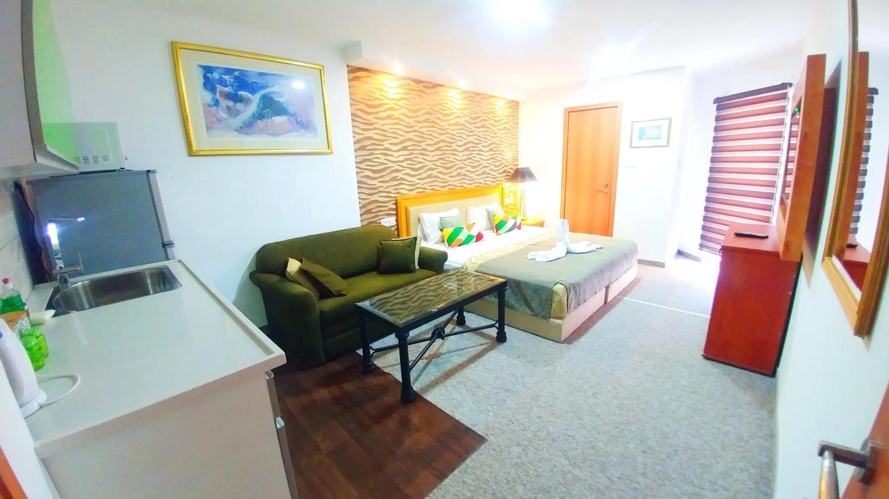 Apartment with Balcony in City Suites