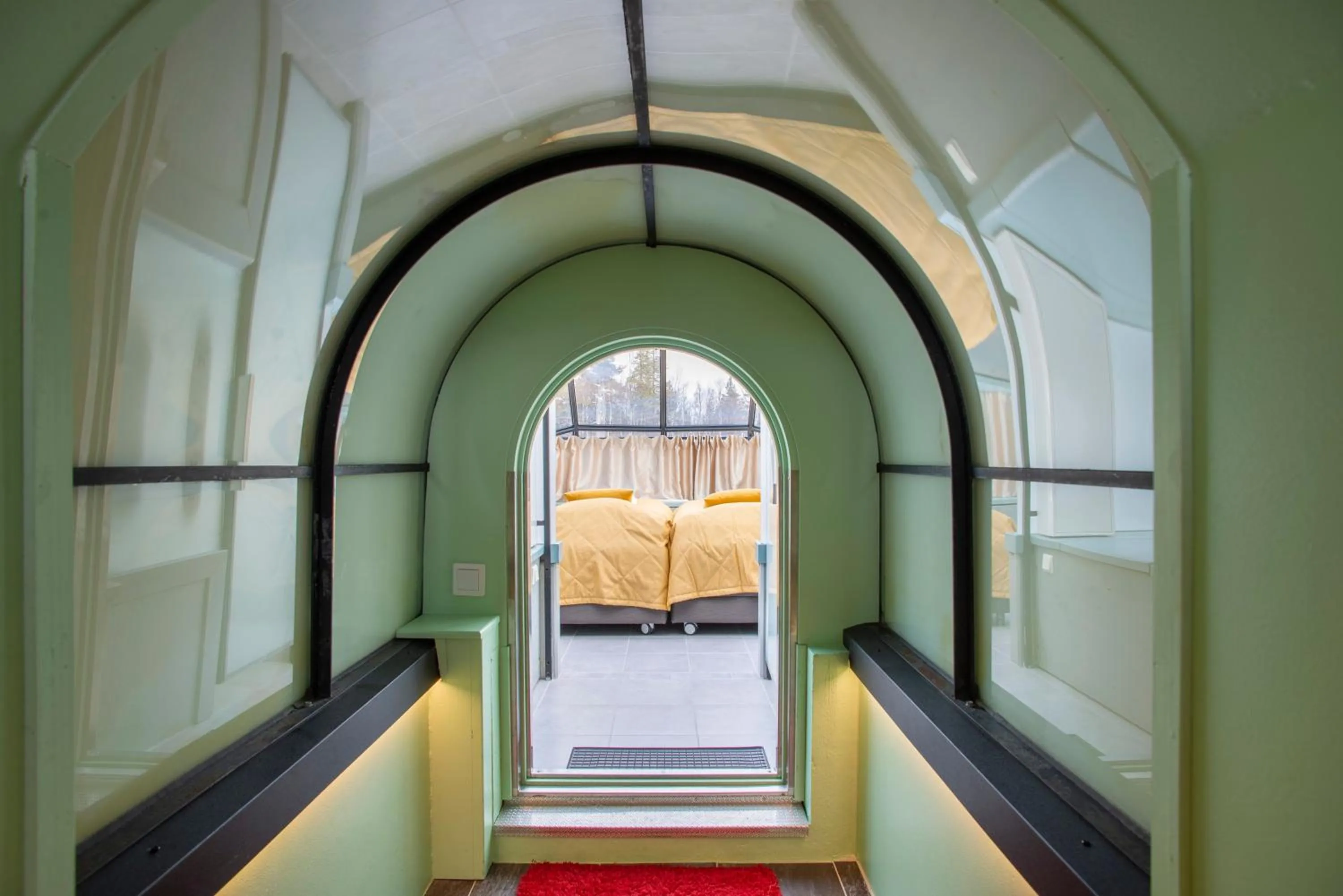 West Glass Igloo (2 Adults) in Kakslauttanen Arctic Resort - Igloos and Chalets